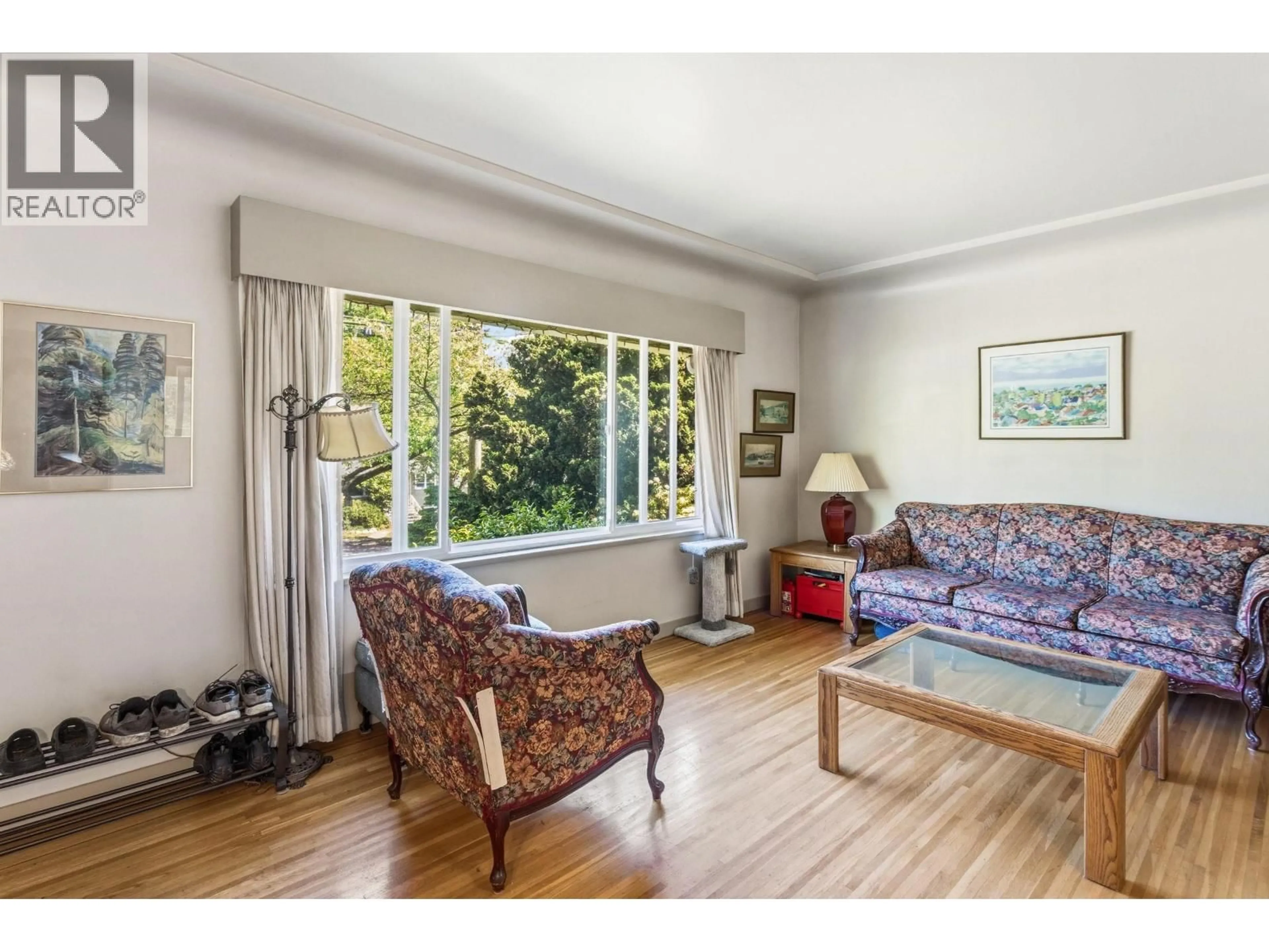 Living room with furniture, unknown for 7851 JOFFRE AVENUE, Burnaby British Columbia V5J3K9