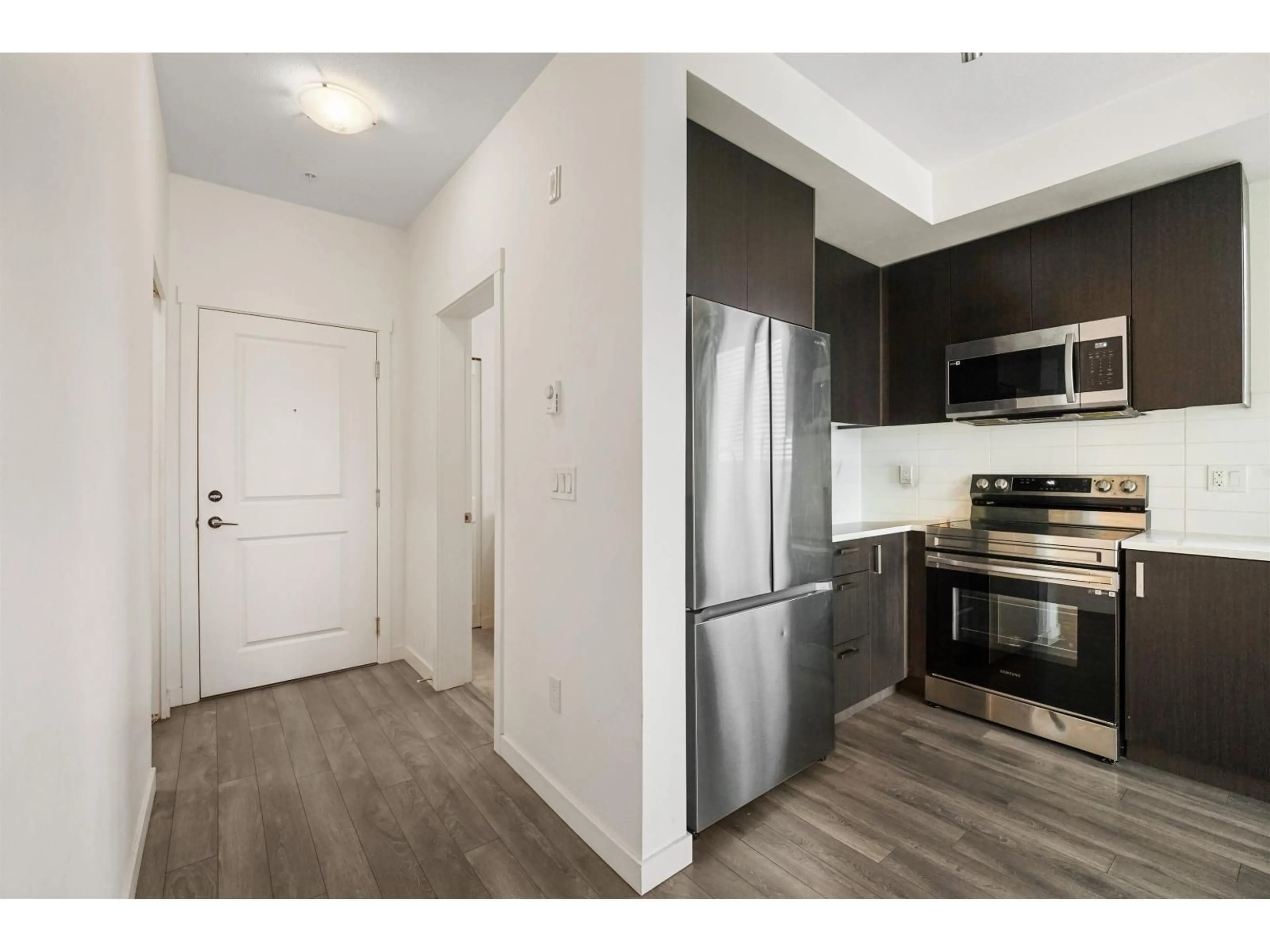 Standard kitchen, unknown for 501 - 15858 FRASER HIGHWAY, Surrey British Columbia V4N6W6
