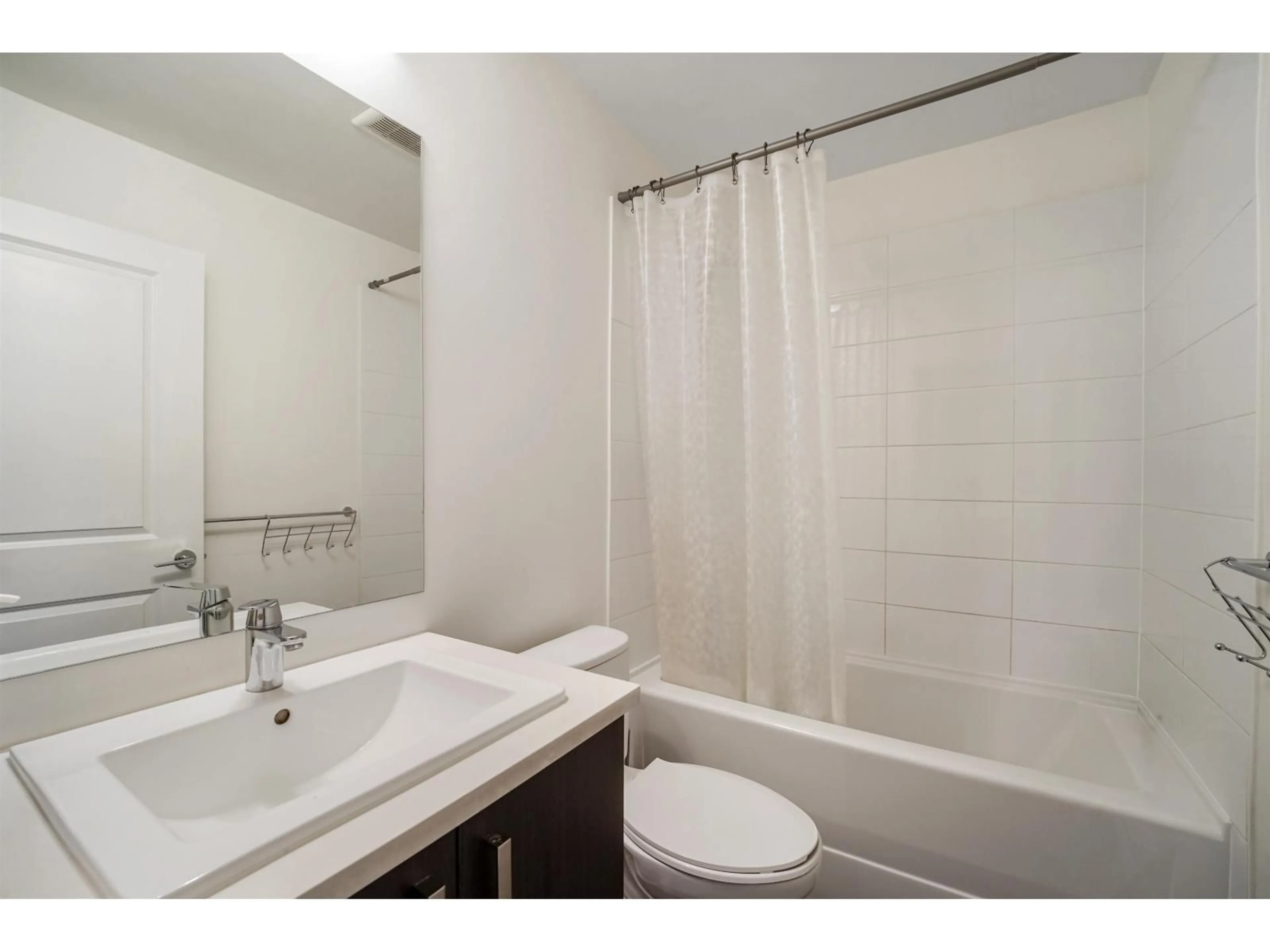 Standard bathroom, unknown for 501 - 15858 FRASER HIGHWAY, Surrey British Columbia V4N6W6