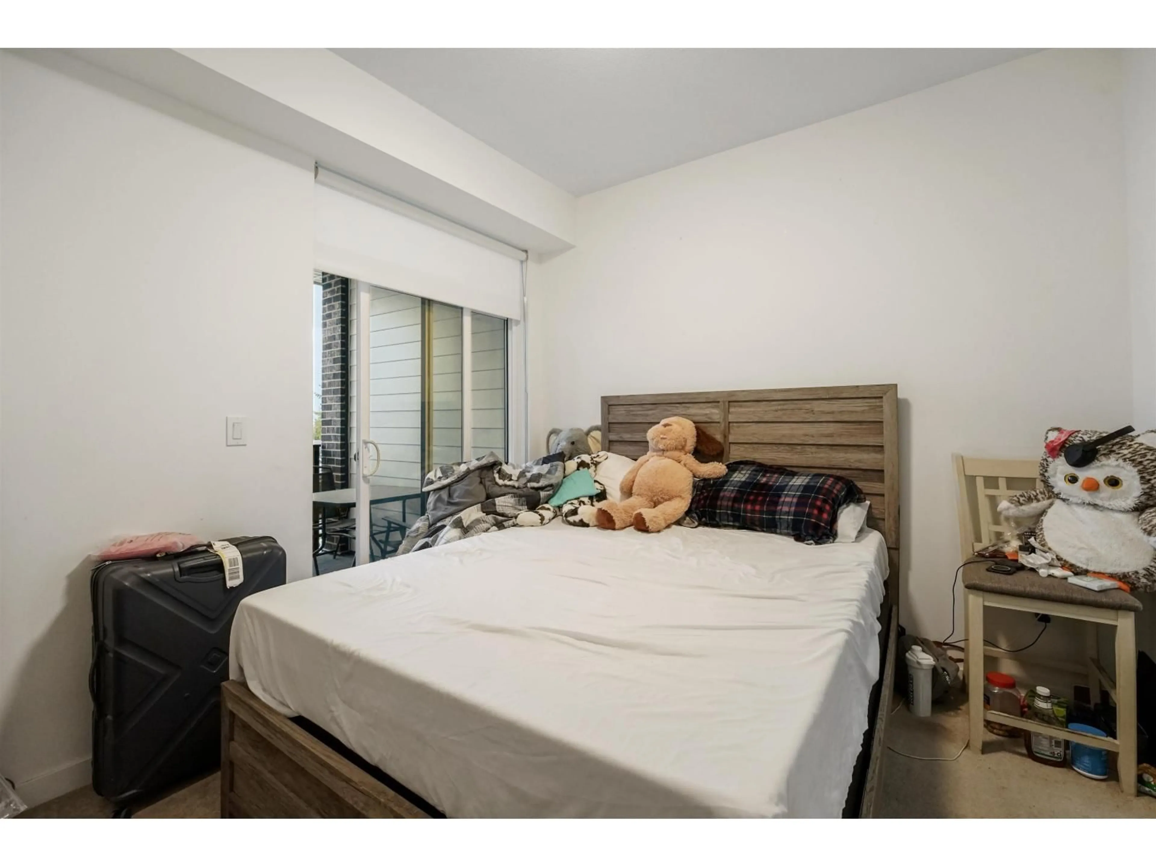 Bedroom with bed, wood/laminate floor for 501 - 15858 FRASER HIGHWAY, Surrey British Columbia V4N6W6