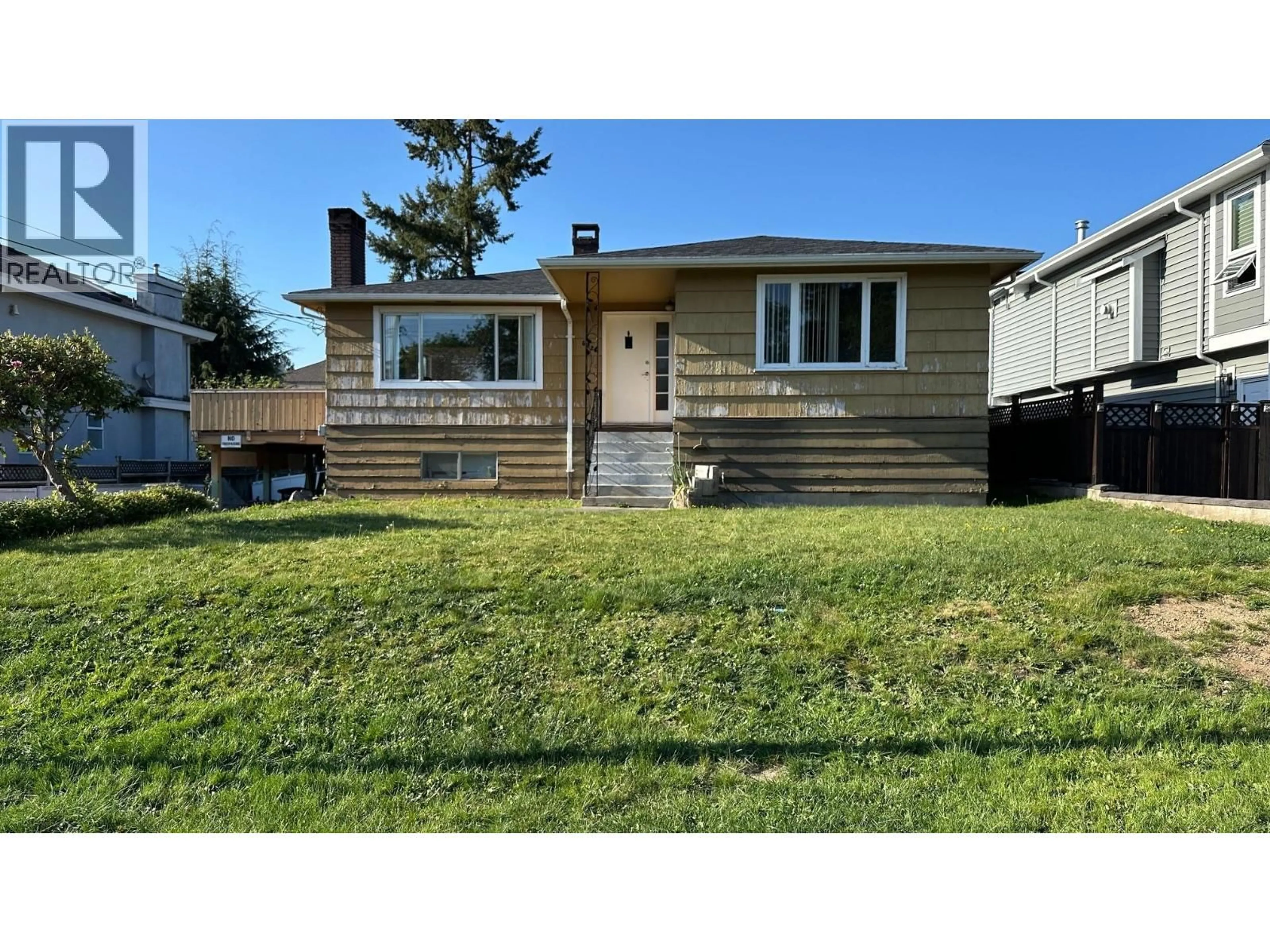 Home with vinyl exterior material, street for 6921 WINCH STREET, Burnaby British Columbia V5B2L7