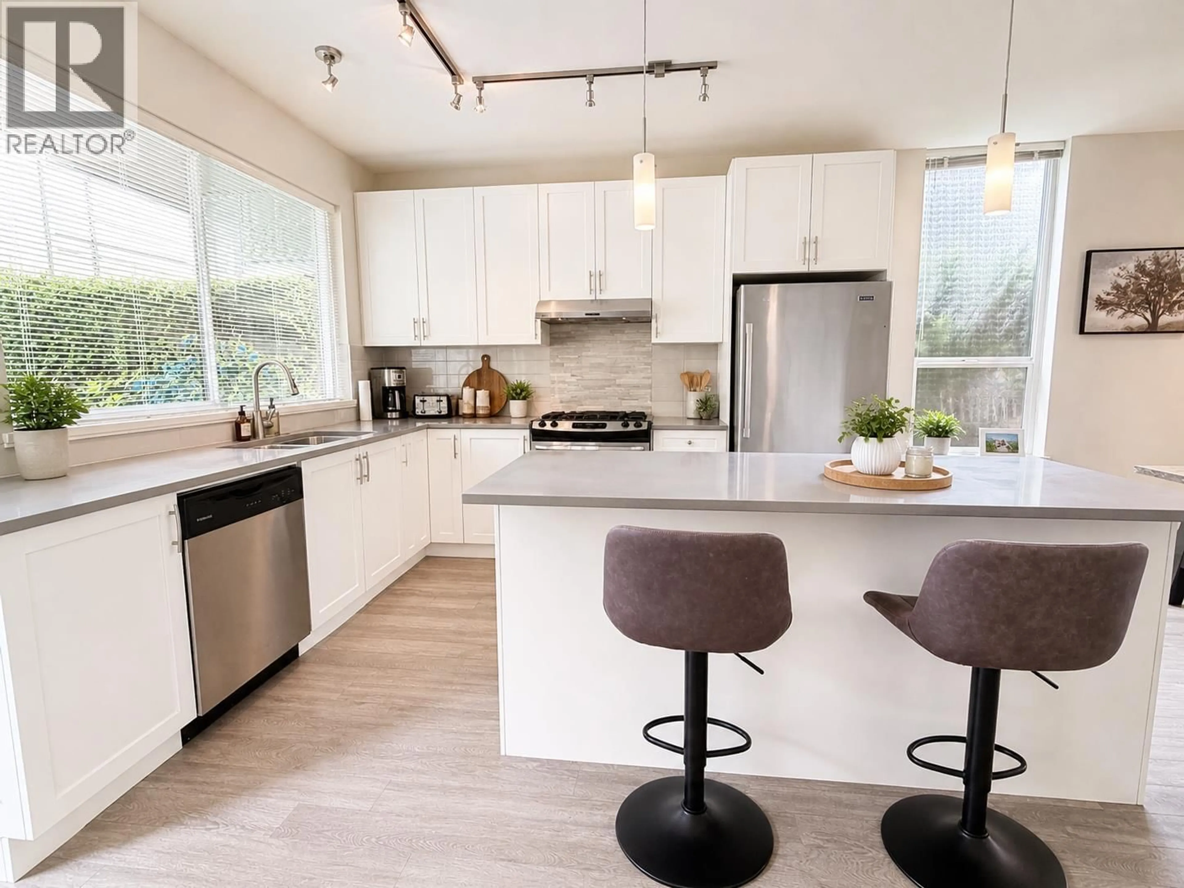 Open concept kitchen, unknown for 1189 NATURES GATE, Squamish British Columbia V8B0T9