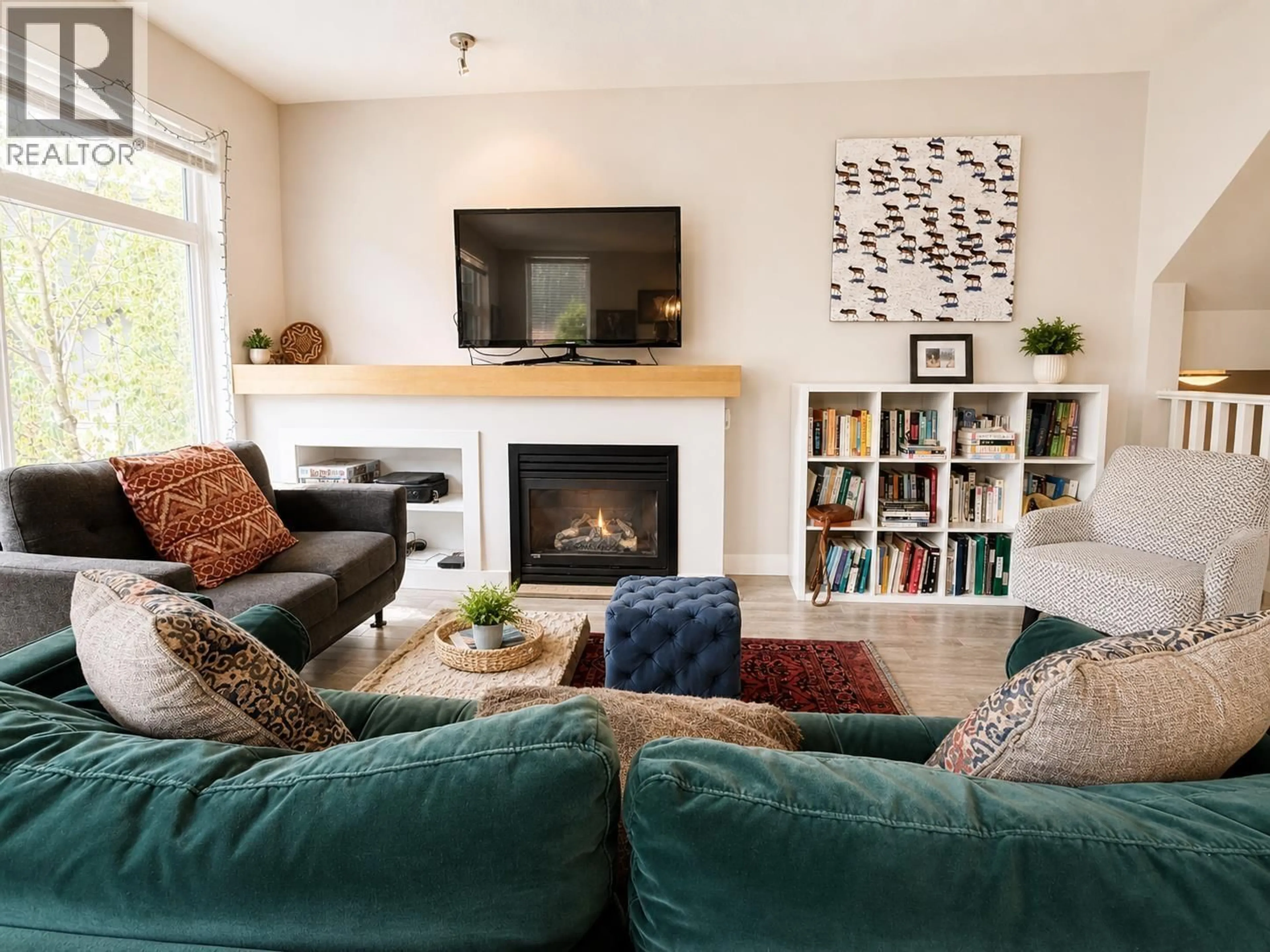 Living room with furniture, unknown for 1189 NATURES GATE, Squamish British Columbia V8B0T9