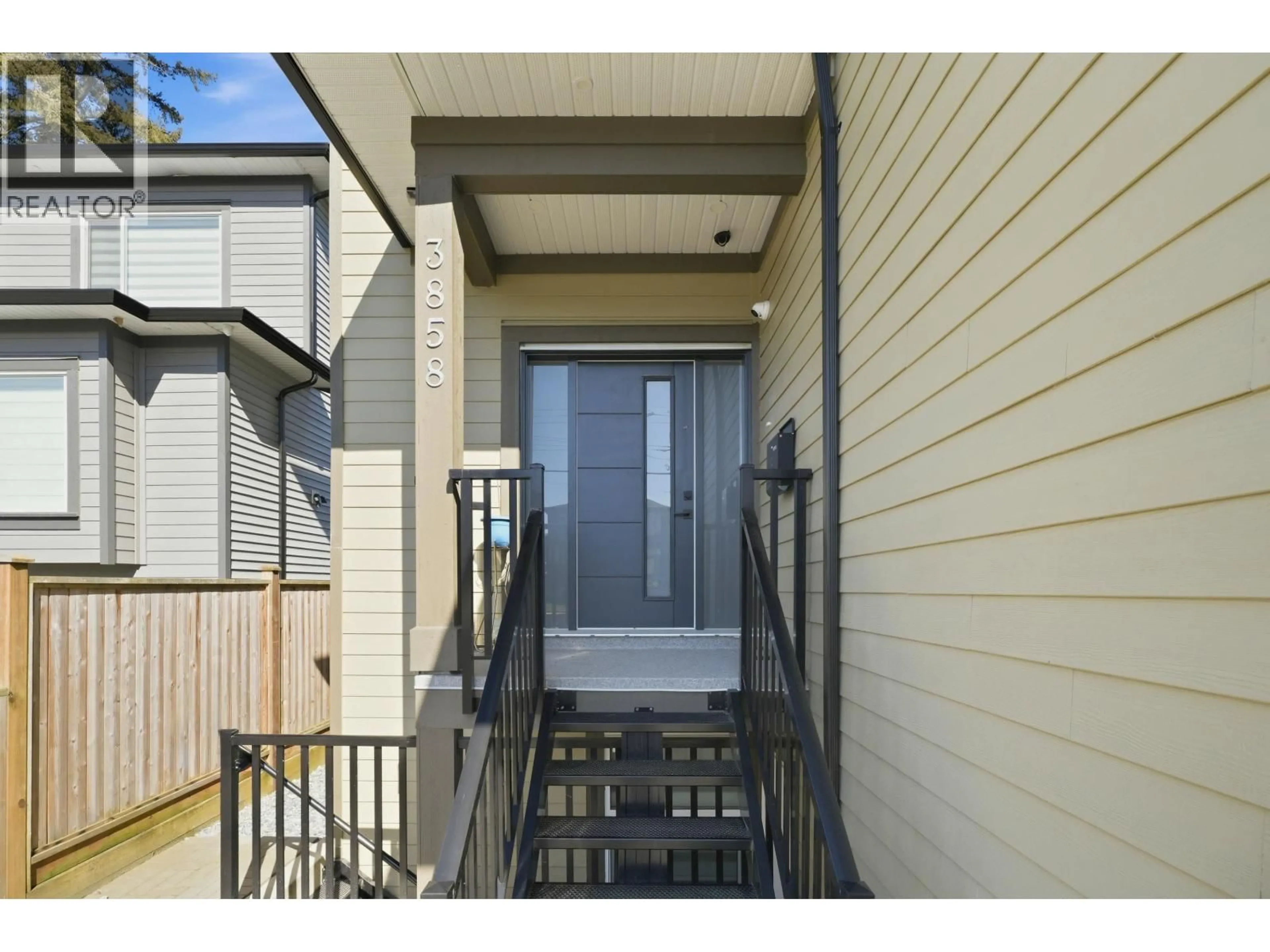 Indoor entryway for 3858 COAST MERIDIAN ROAD, Port Coquitlam British Columbia V3B2V1