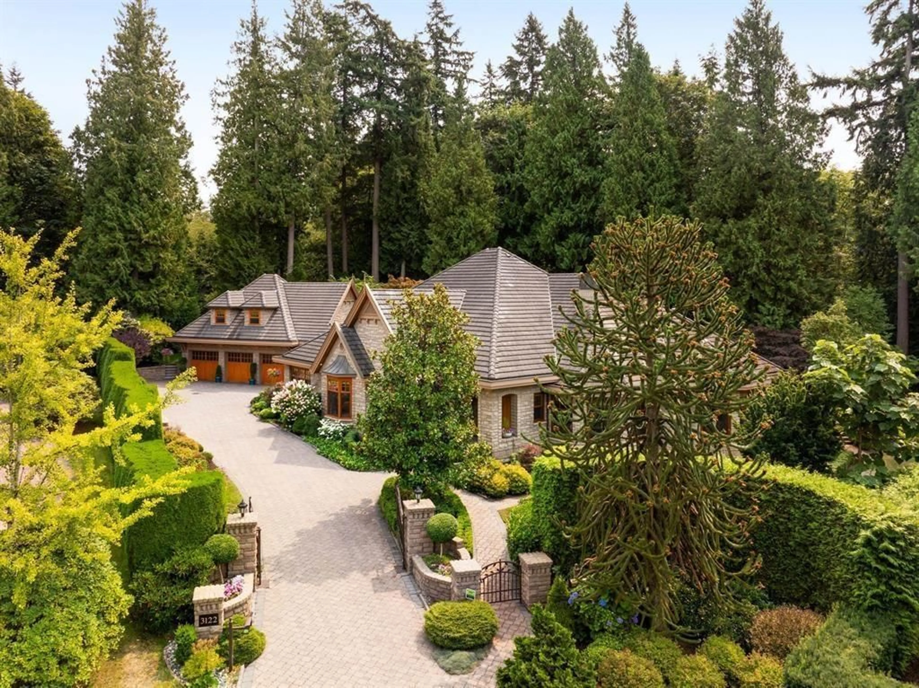 A pic from outside/outdoor area/front of a property/back of a property/a pic from drone, unknown for 3122 136 STREET, Surrey British Columbia V4P3C8