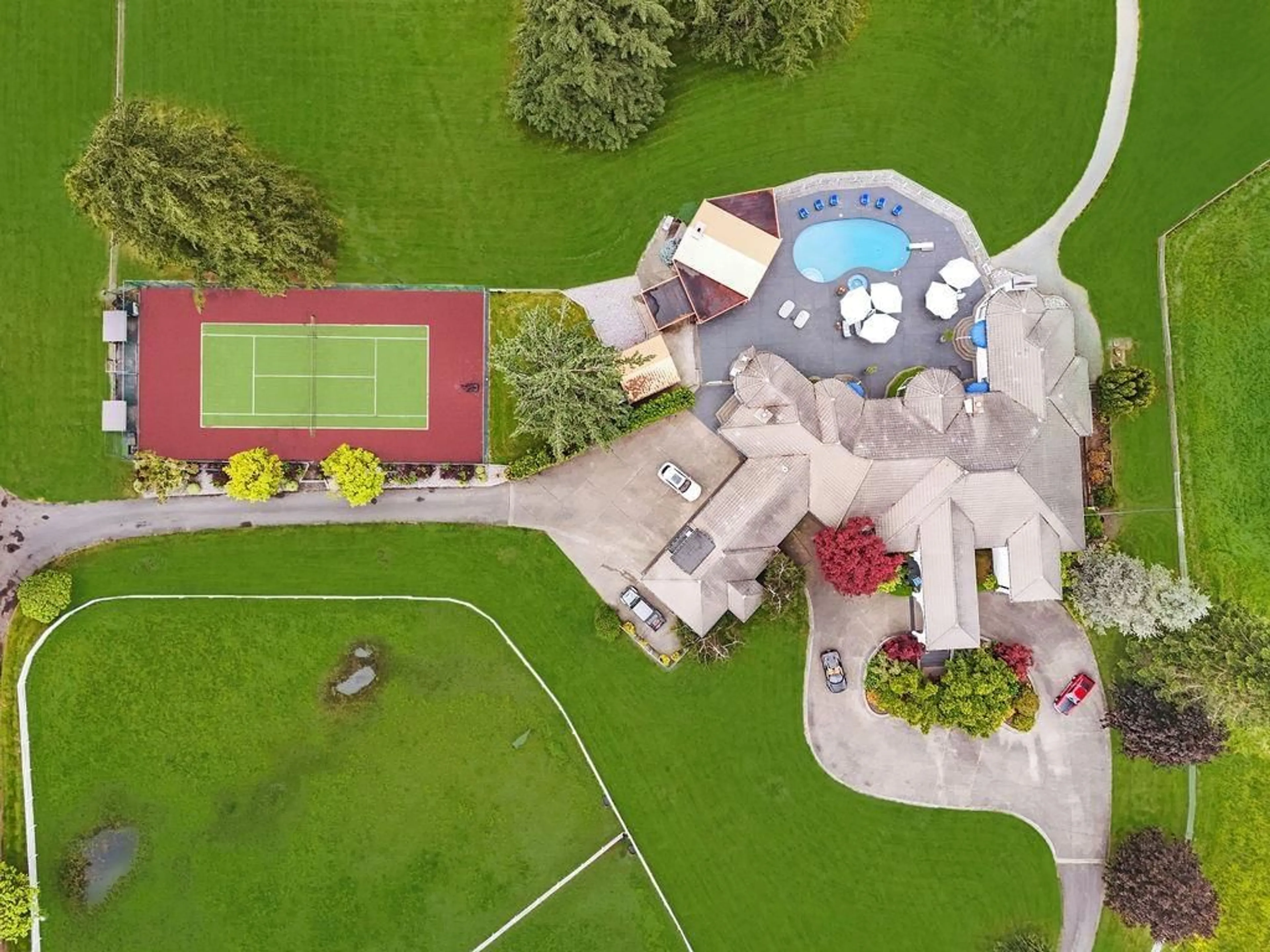 A pic from outside/outdoor area/front of a property/back of a property/a pic from drone, unknown for 213 240 STREET, Langley British Columbia V2Z2X5