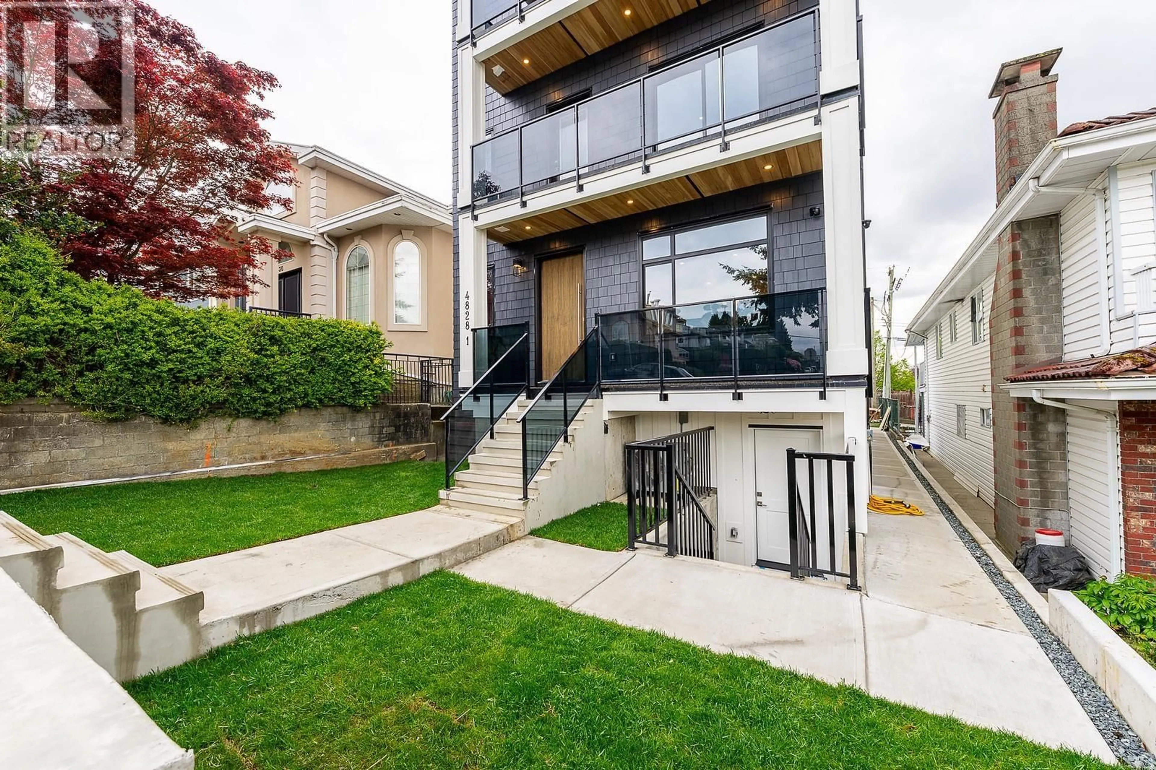 Patio, street for 1 - 4828 ALBERT STREET, Burnaby British Columbia V5C2H3