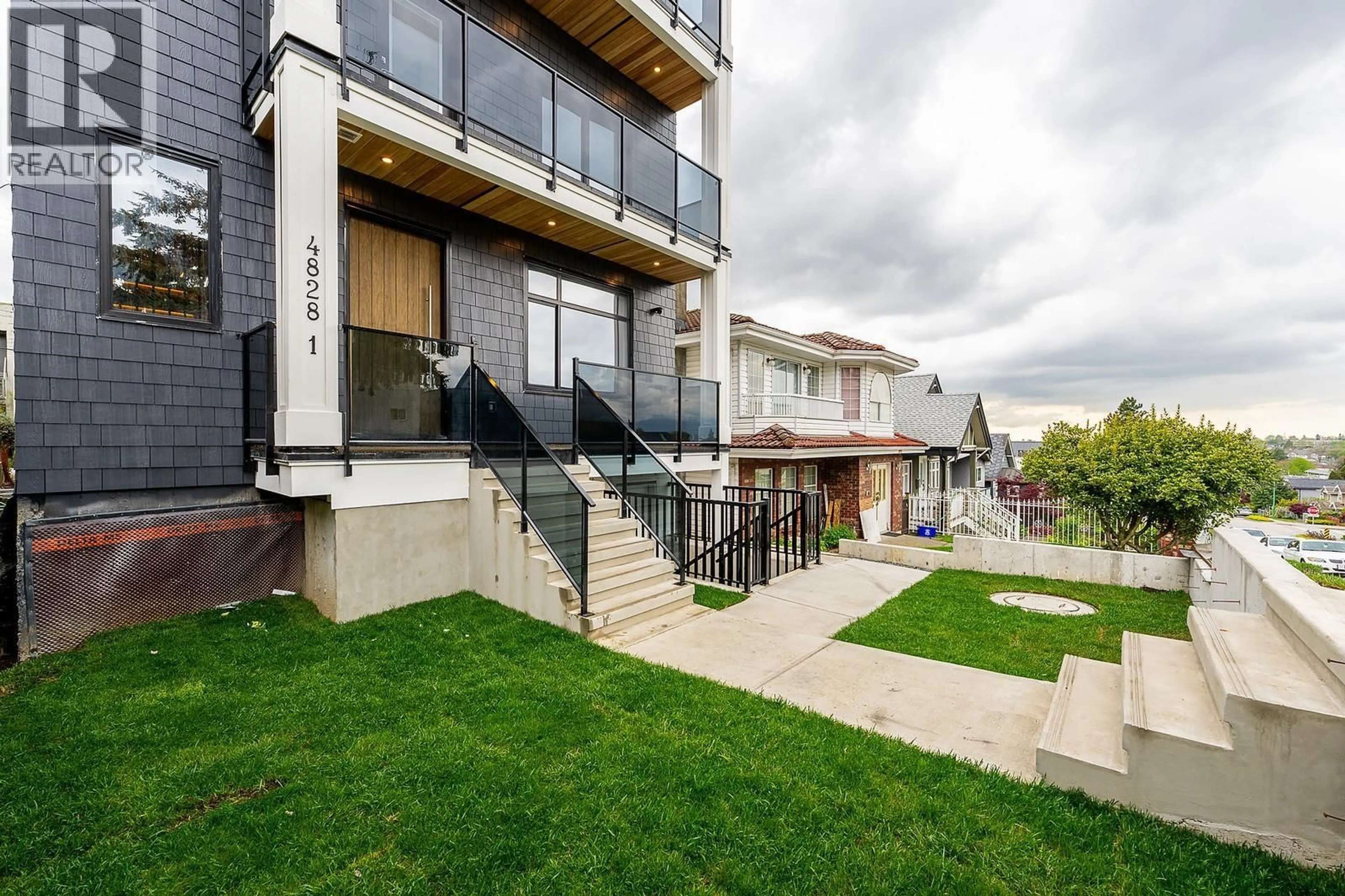 Patio, street for 1 - 4828 ALBERT STREET, Burnaby British Columbia V5C2H3