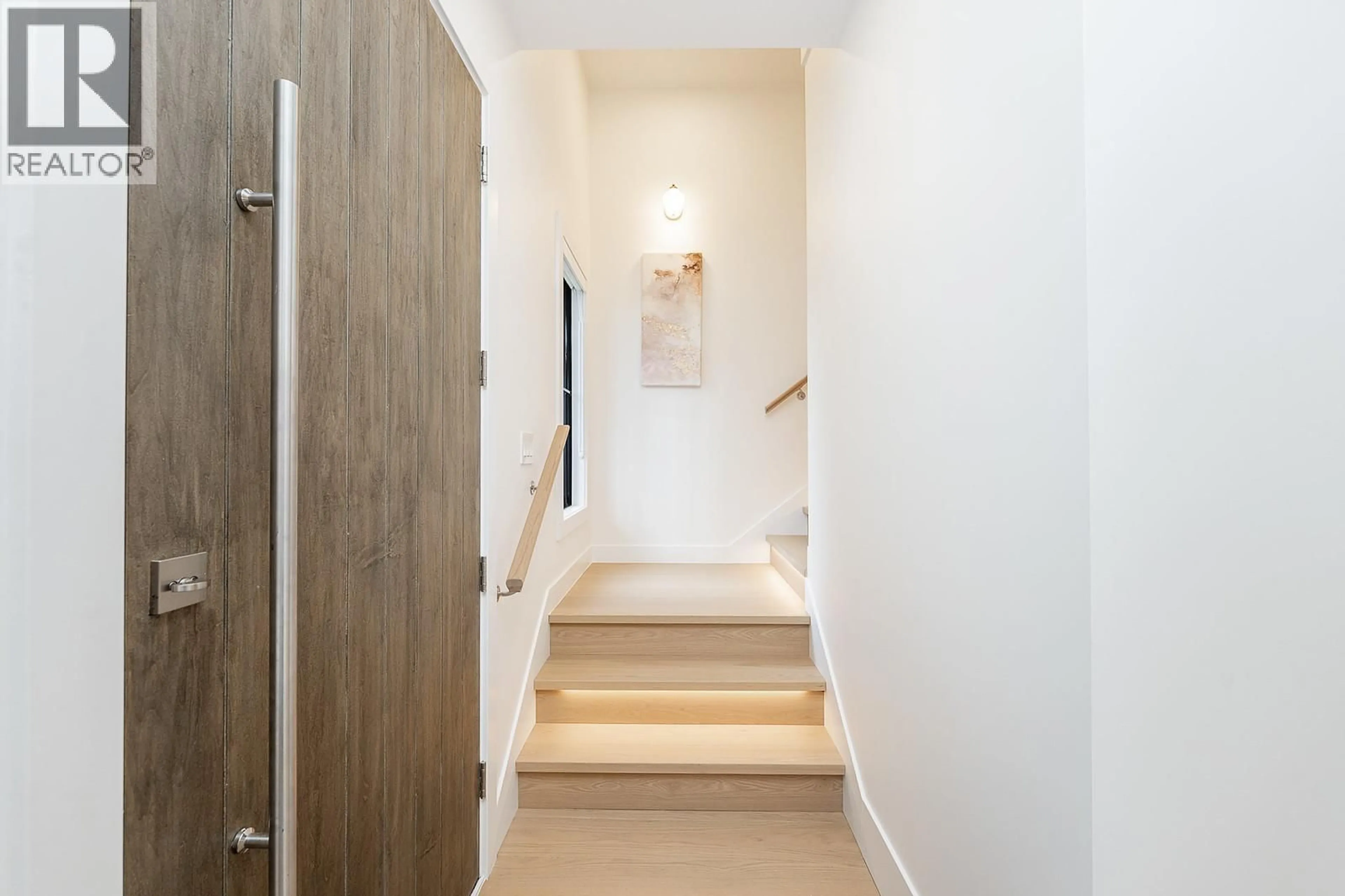Indoor entryway for 1 - 4828 ALBERT STREET, Burnaby British Columbia V5C2H3