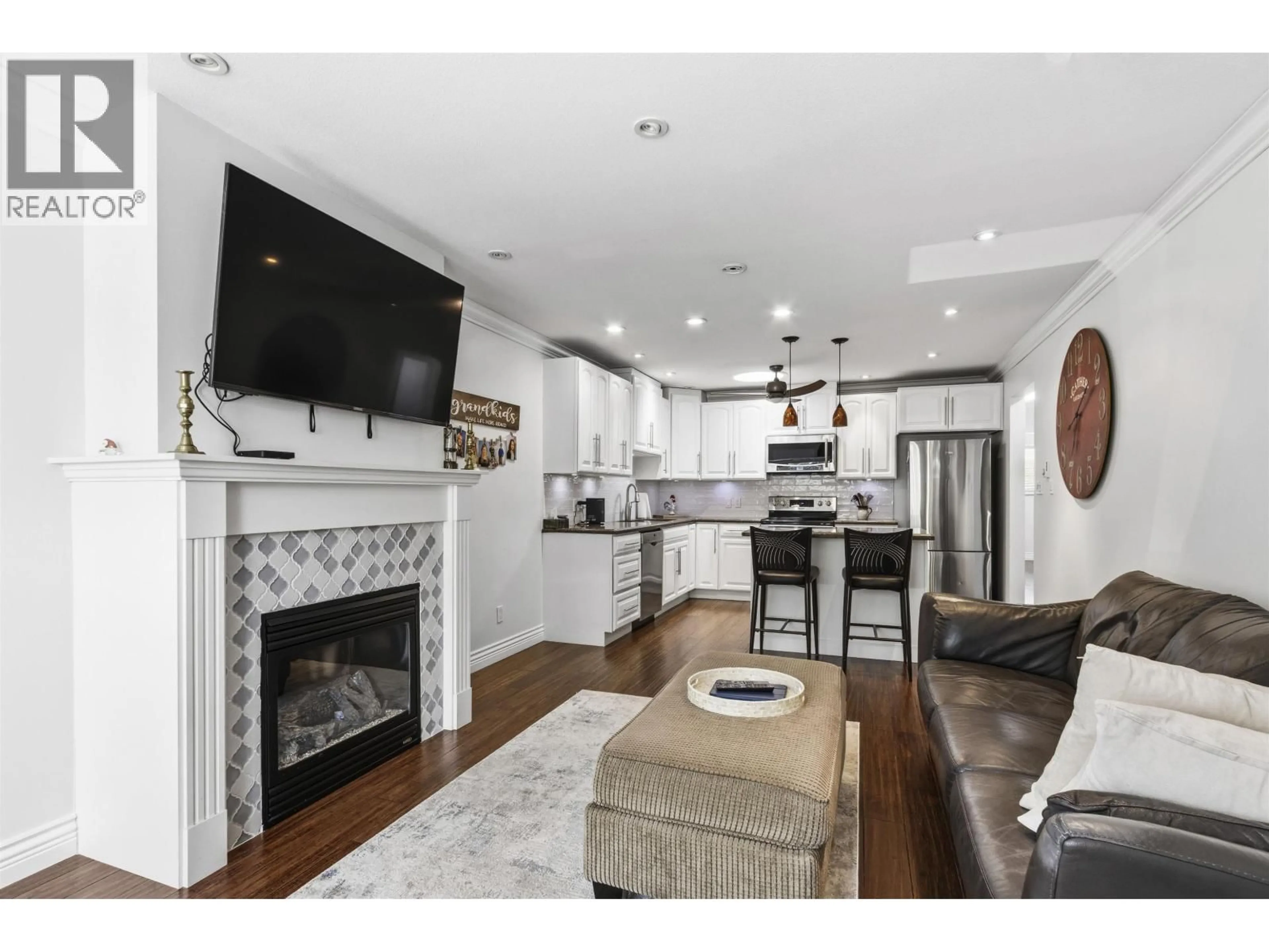 Open concept kitchen, unknown for 19 - 18960 ADVENT ROAD, Pitt Meadows British Columbia V3Y2G4