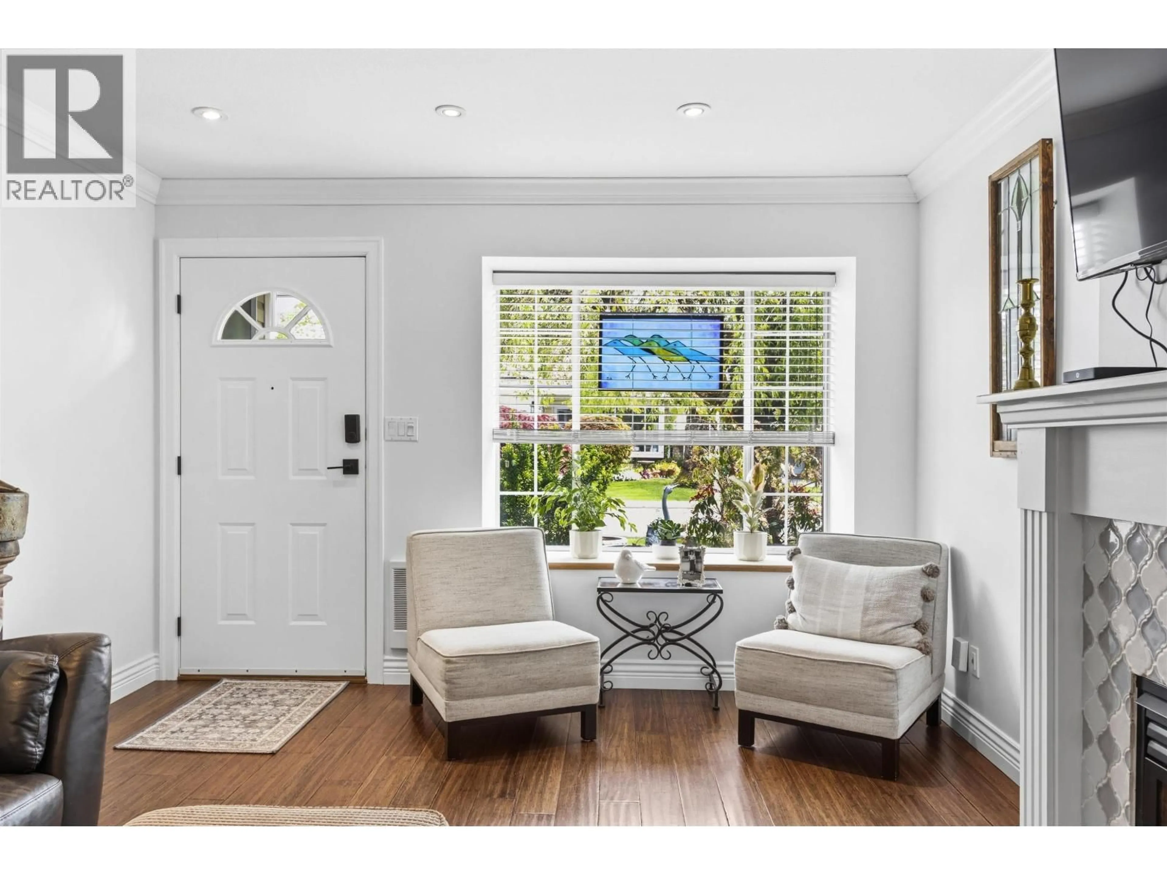 Indoor entryway for 19 - 18960 ADVENT ROAD, Pitt Meadows British Columbia V3Y2G4
