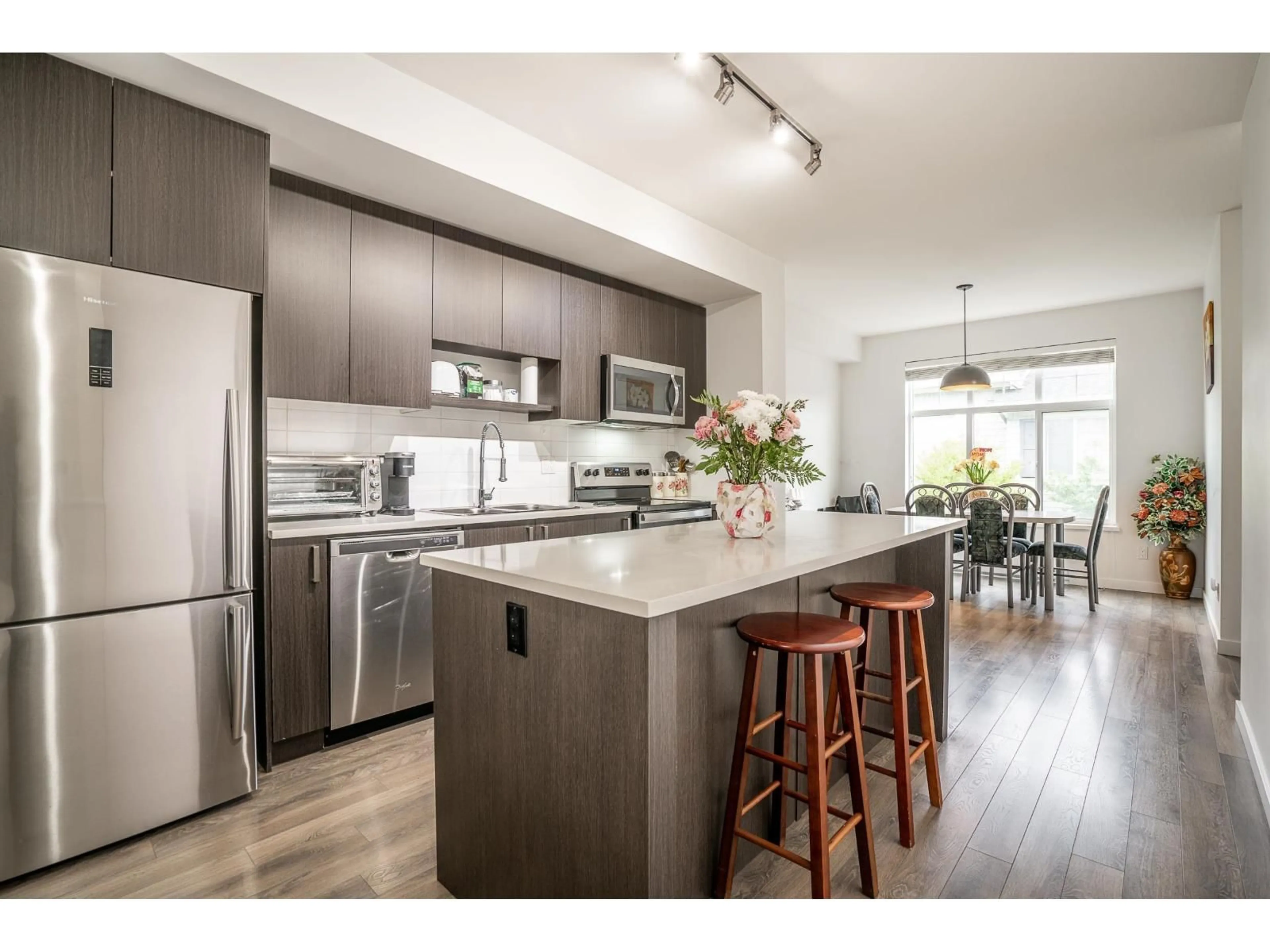 Open concept kitchen, wood/laminate floor for 69 - 8130 136A STREET, Surrey British Columbia V3W1H9
