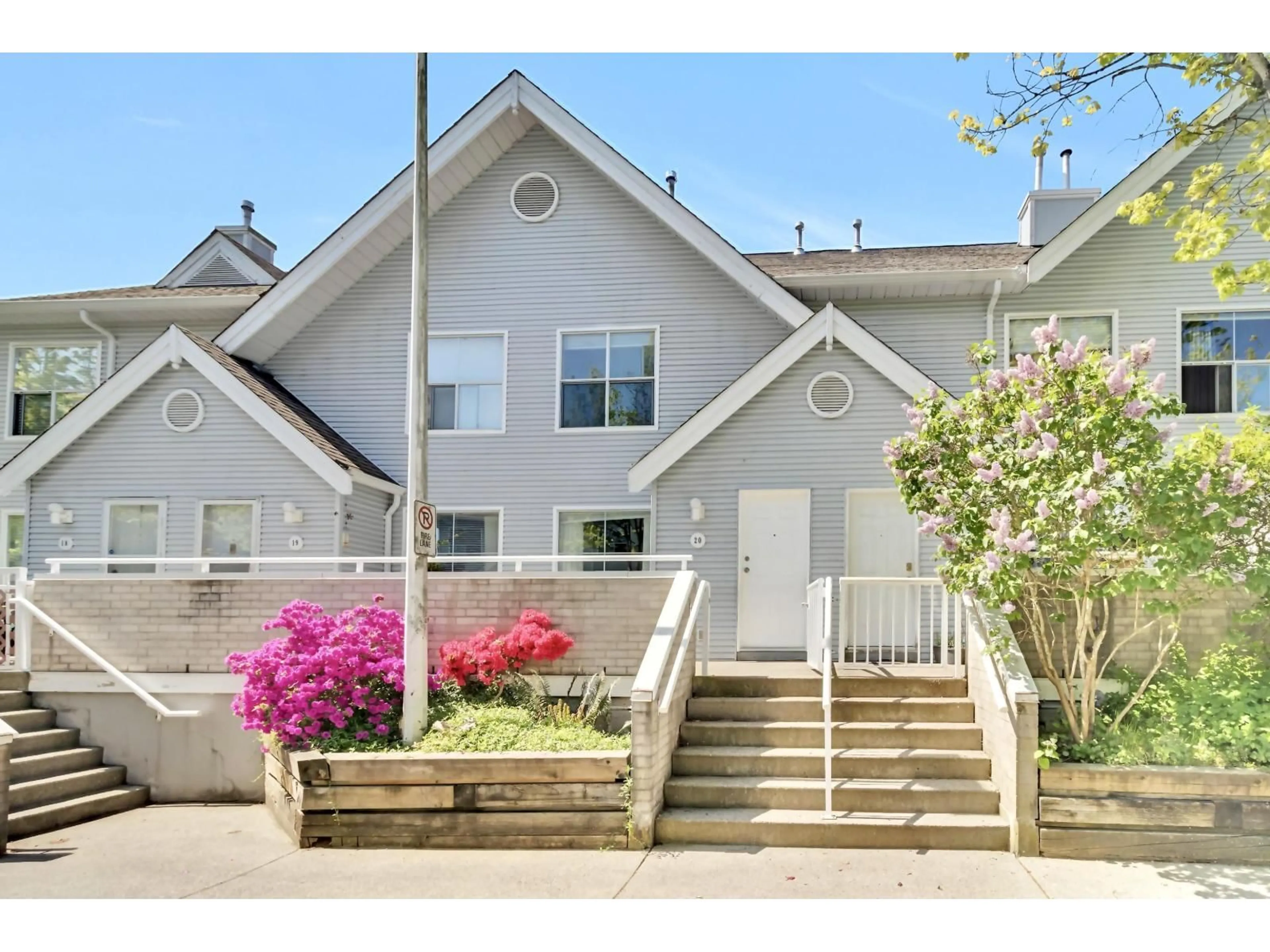 Home with vinyl exterior material, street for 20 - 13713 72A AVENUE, Surrey British Columbia V3W1K2