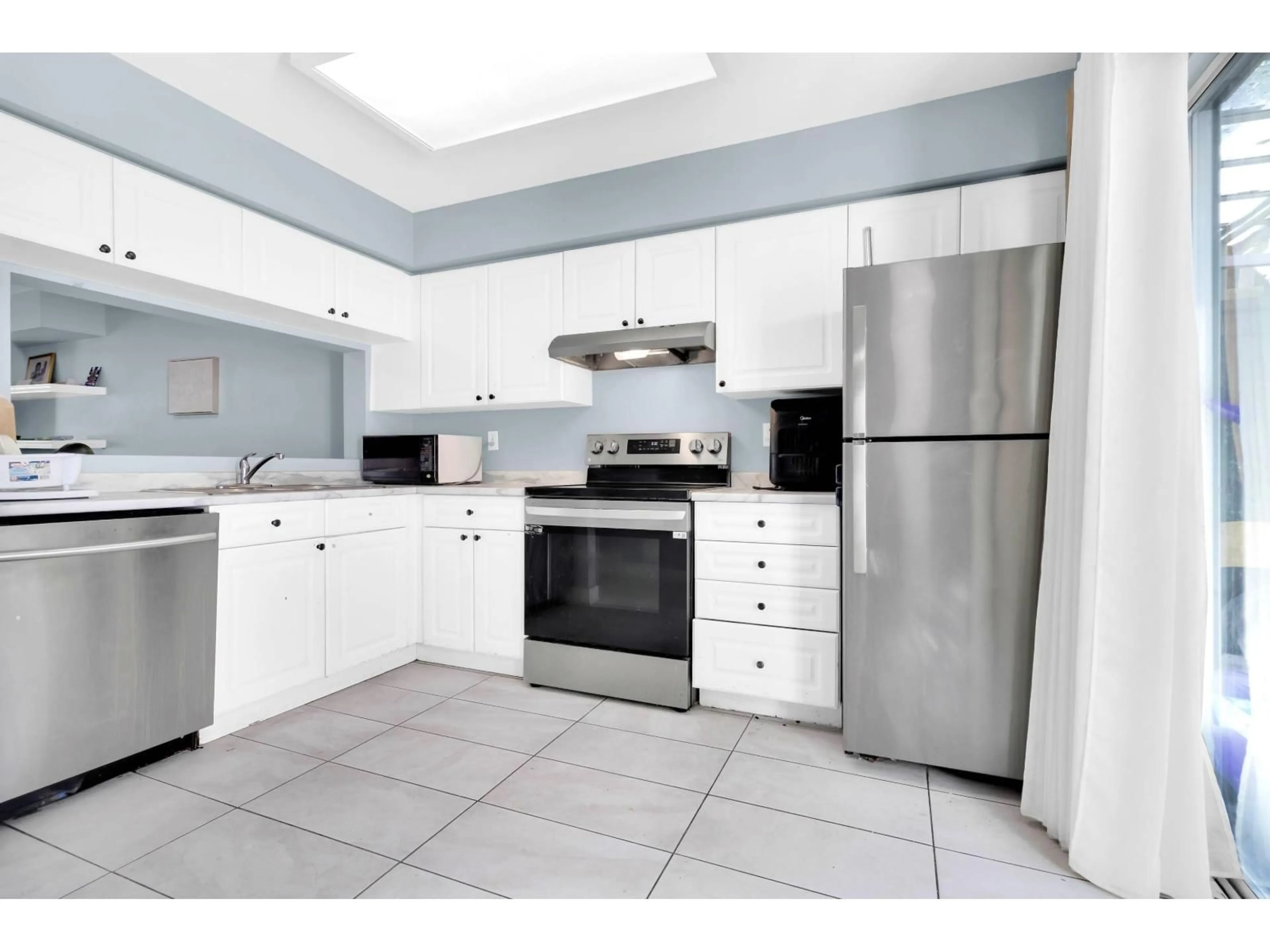 Standard kitchen, ceramic/tile floor for 20 - 13713 72A AVENUE, Surrey British Columbia V3W1K2