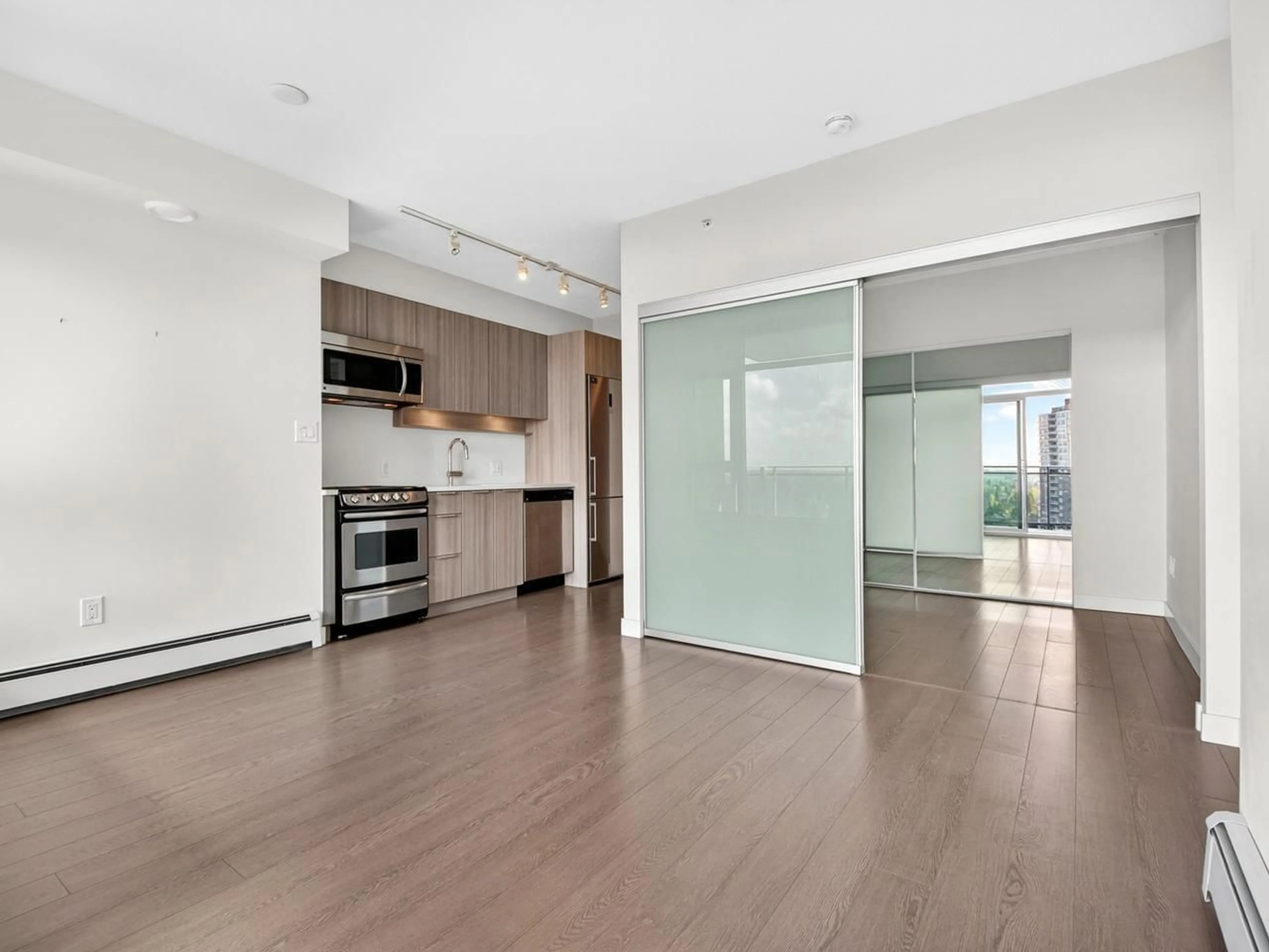 Open concept kitchen, unknown for 1907 - 13308 CENTRAL AVENUE, Surrey British Columbia V3T0M4