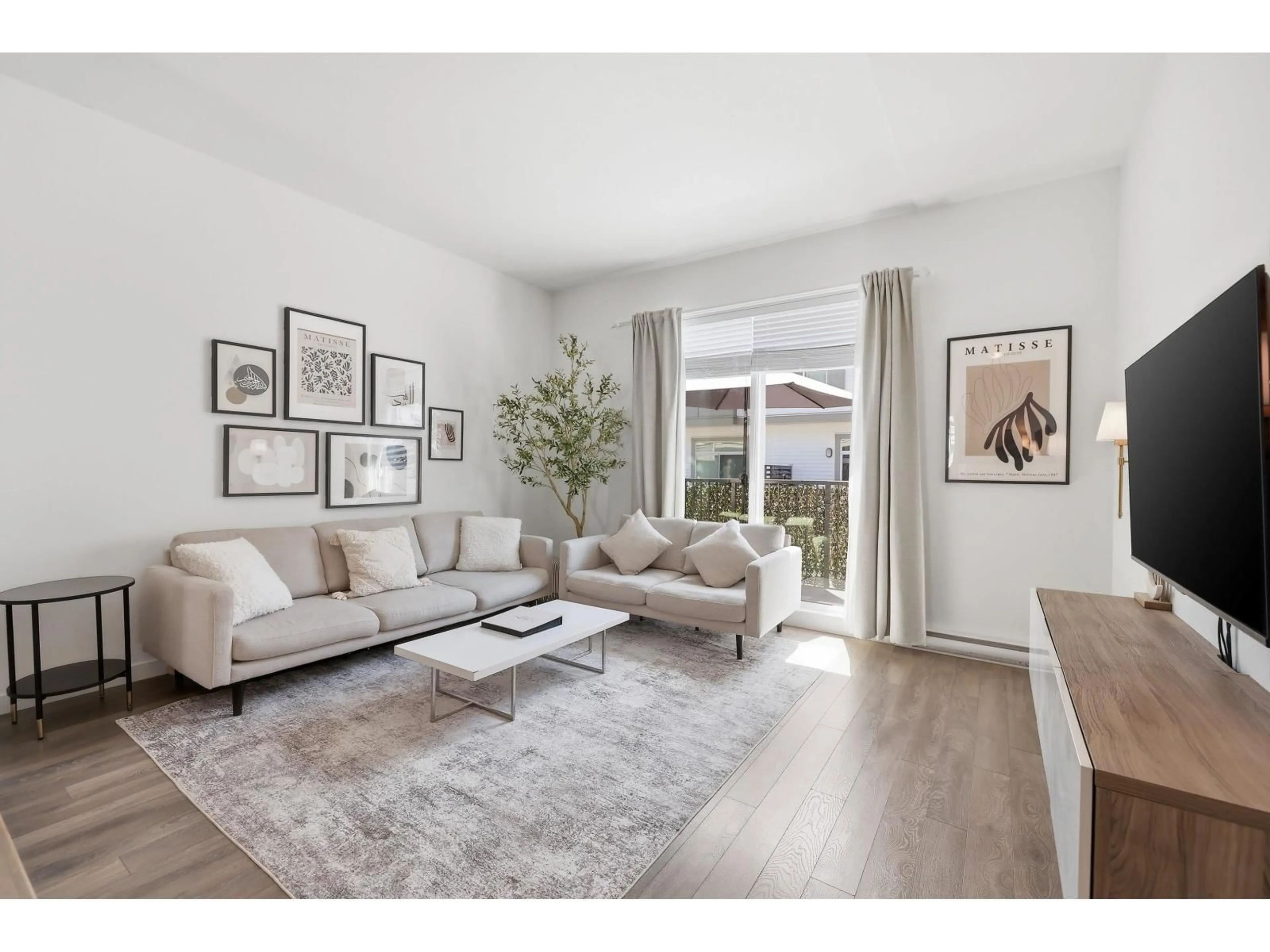 Living room with furniture, unknown for 19 - 8168 136A STREET, Surrey British Columbia V3W2Z6