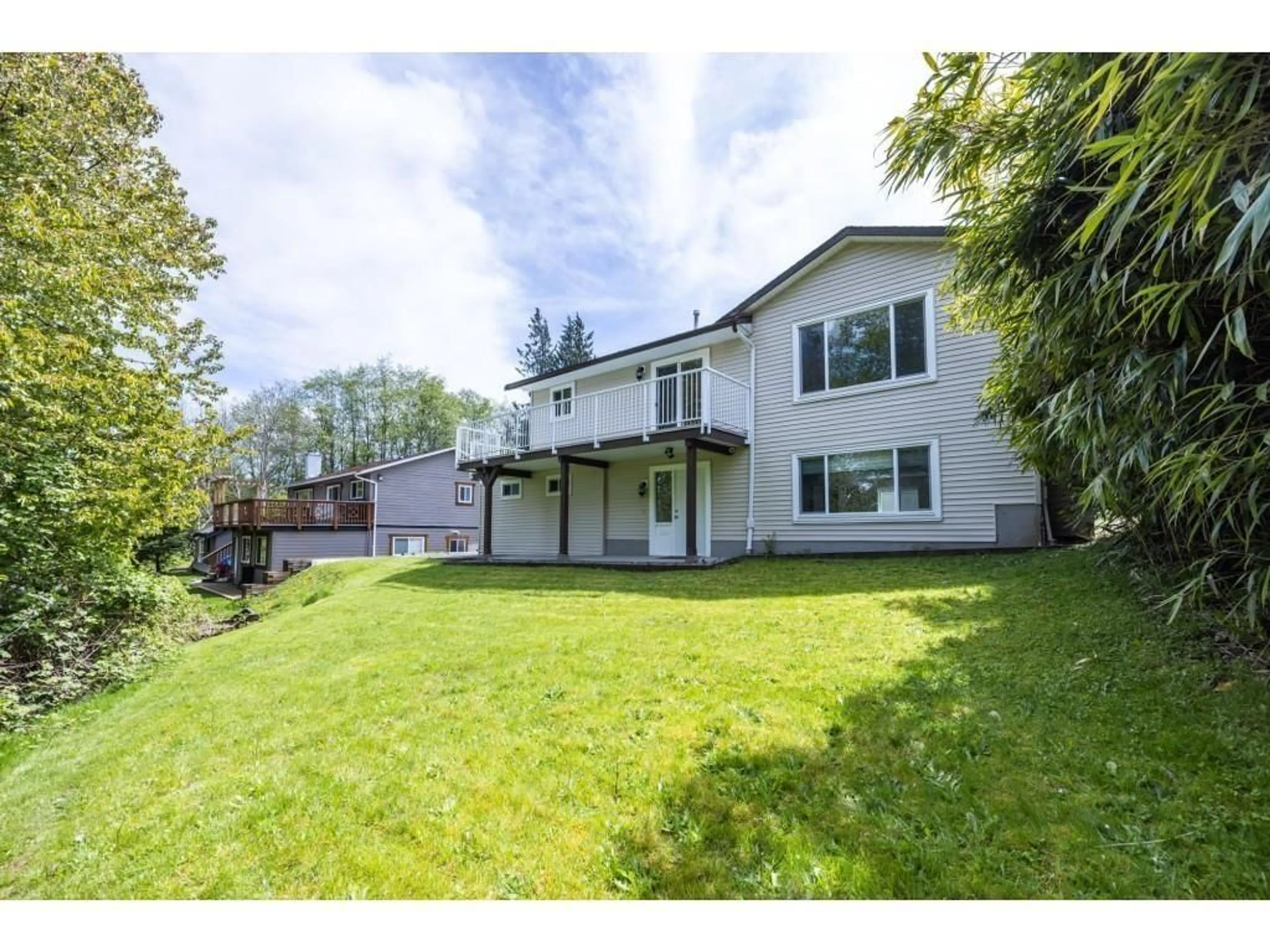 A pic from outside/outdoor area/front of a property/back of a property/a pic from drone, unknown for 19971 50A AVENUE, Langley British Columbia V3A6S1