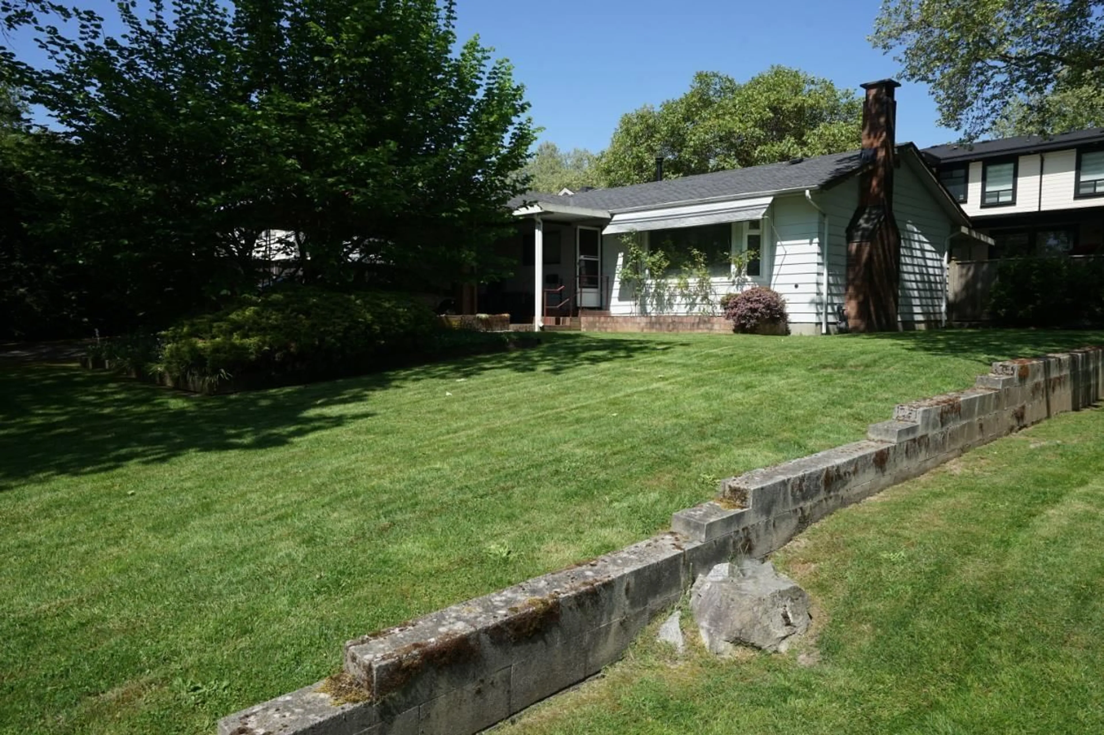 A pic from outside/outdoor area/front of a property/back of a property/a pic from drone, street for 13339 SUTTON PLACE, Surrey British Columbia V3V6P8