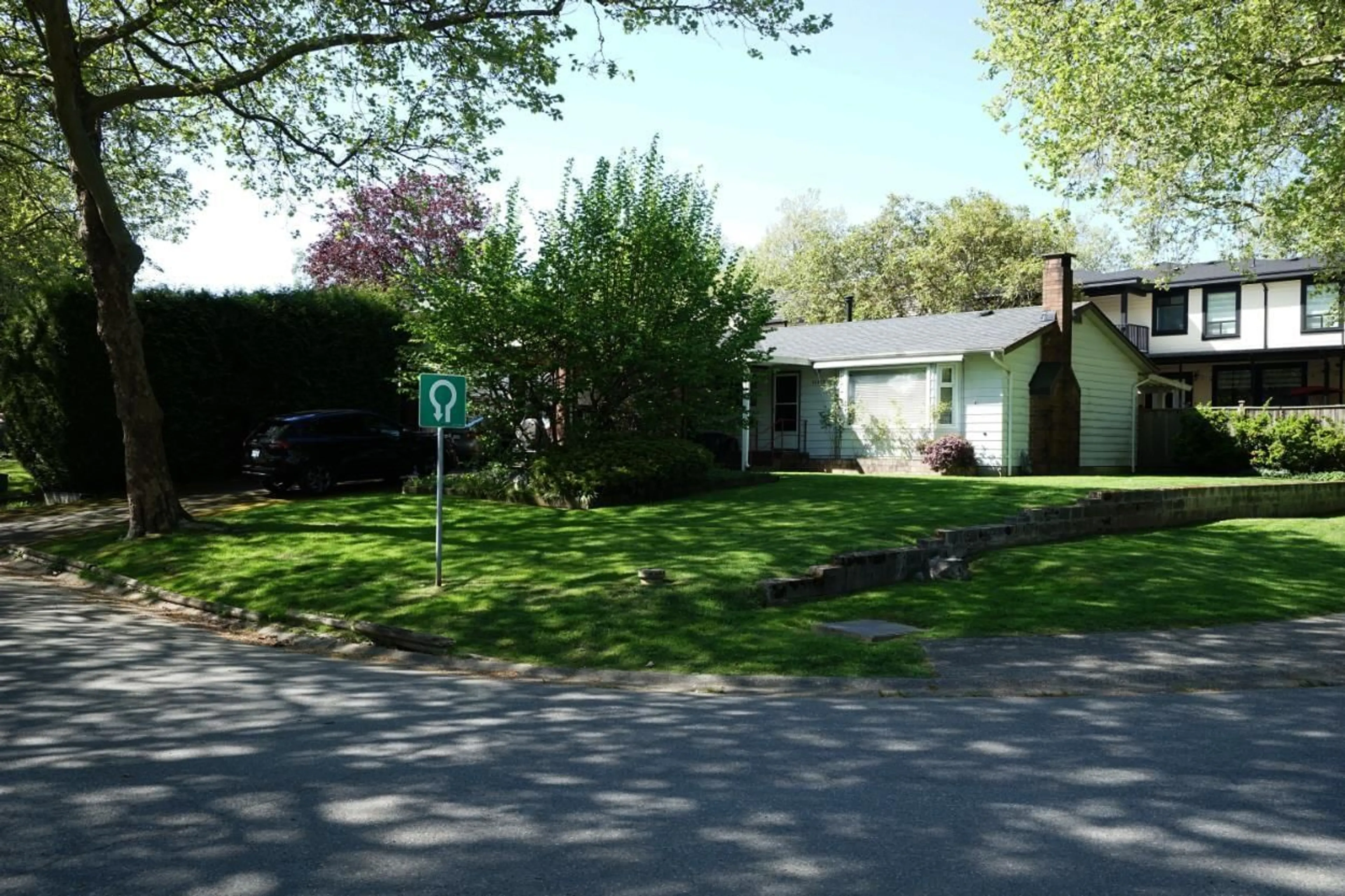 A pic from outside/outdoor area/front of a property/back of a property/a pic from drone, street for 13339 SUTTON PLACE, Surrey British Columbia V3V6P8
