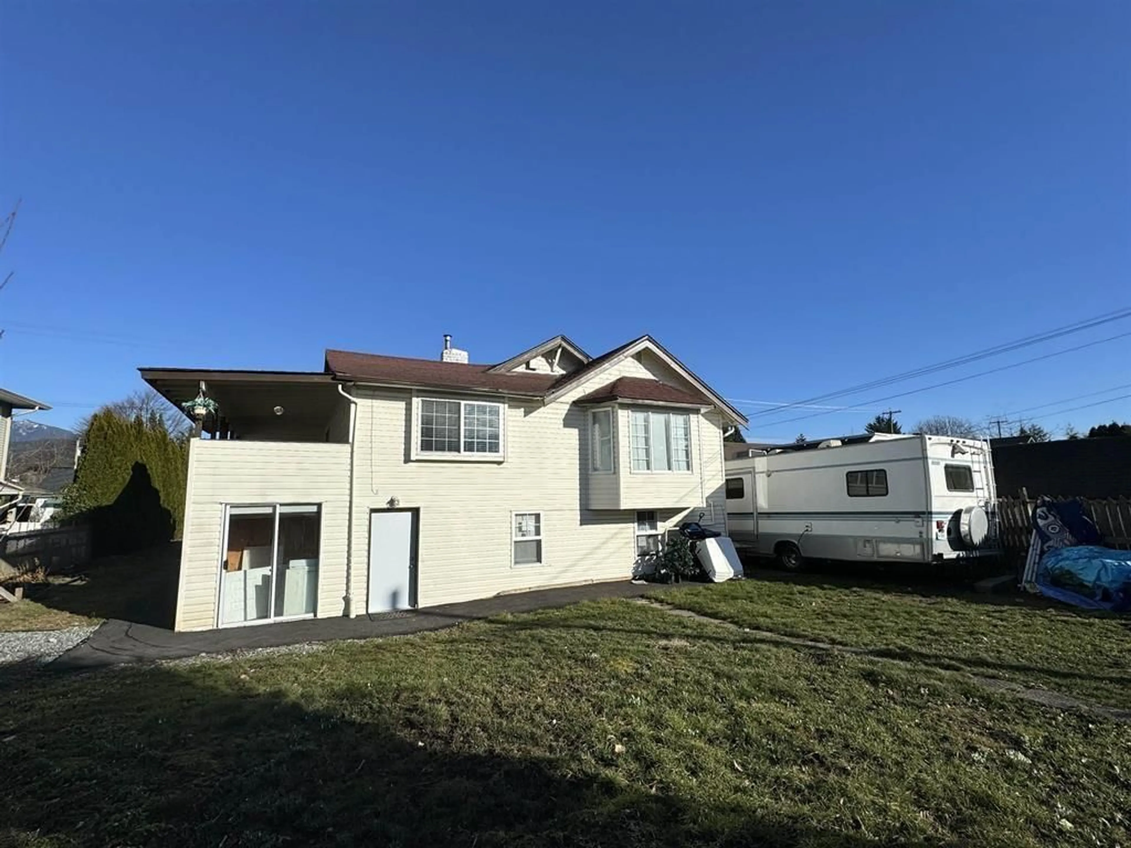A pic from outside/outdoor area/front of a property/back of a property/a pic from drone, unknown for 46058 SECOND AVENUE, Chilliwack British Columbia V2P1S5