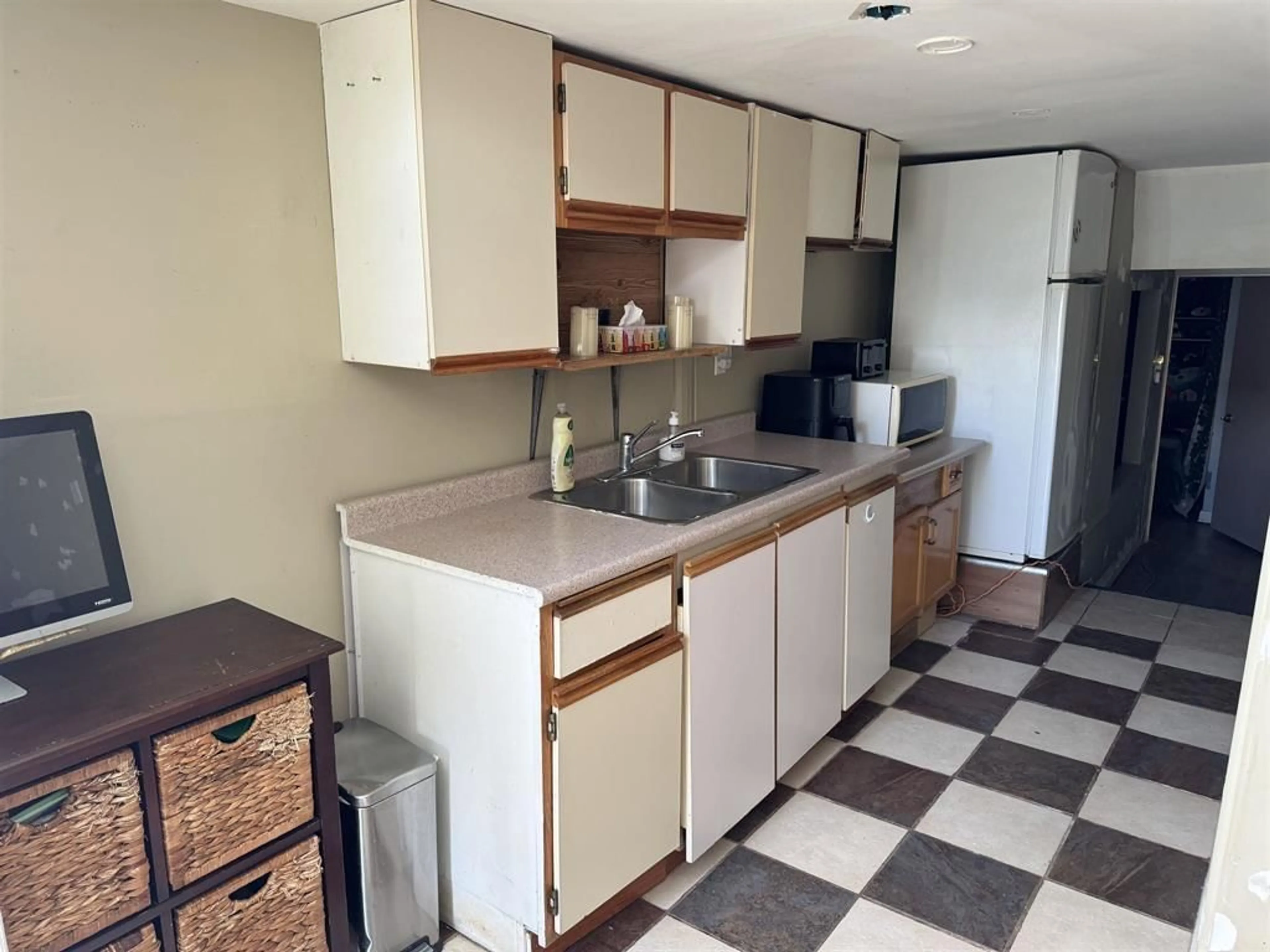 Standard kitchen, unknown for 46058 SECOND AVENUE, Chilliwack British Columbia V2P1S5