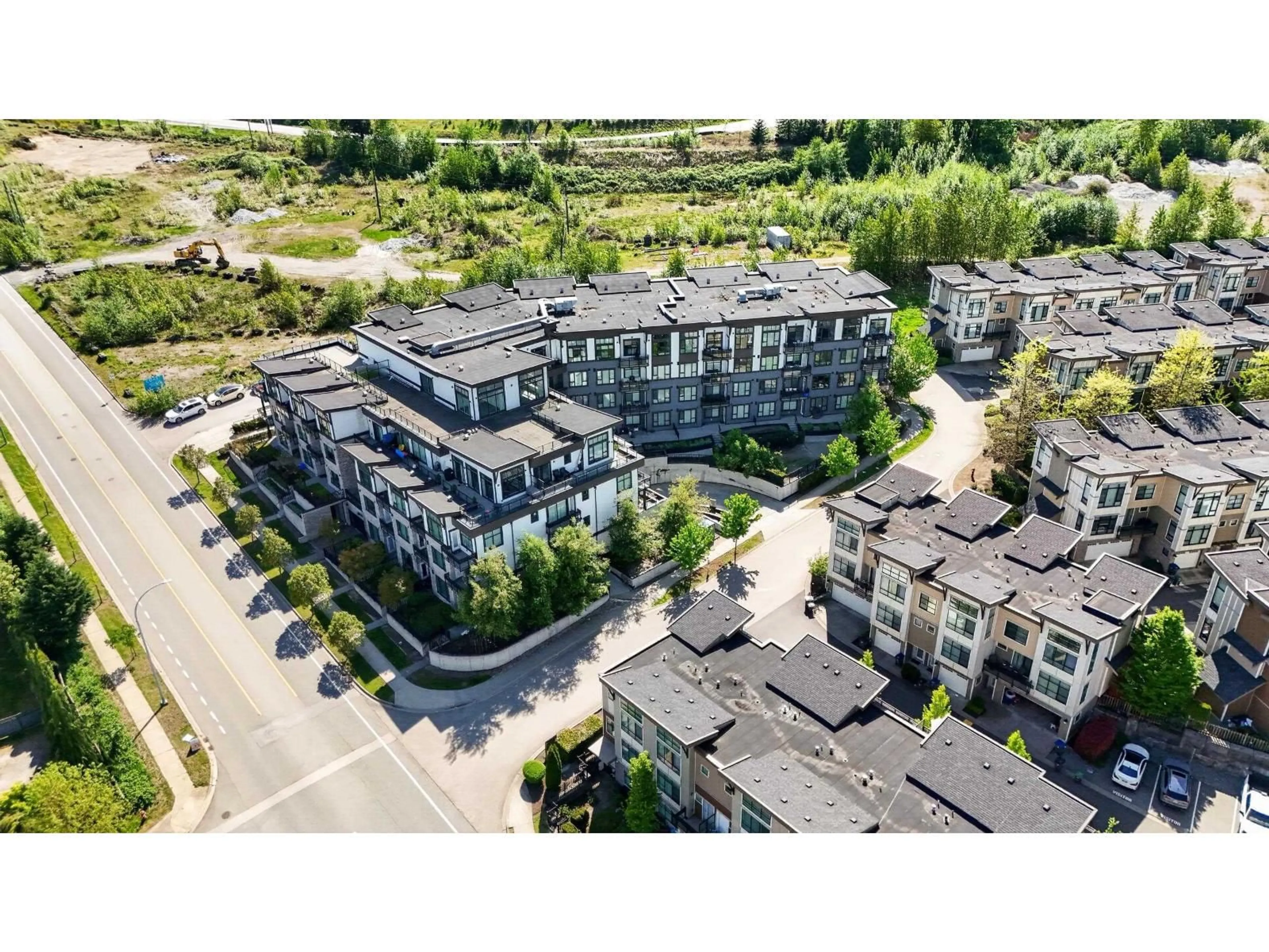 A pic from outside/outdoor area/front of a property/back of a property/a pic from drone, unknown for 201 - 9983 E BARNSTON DRIVE STREET, Surrey British Columbia V4N6T3