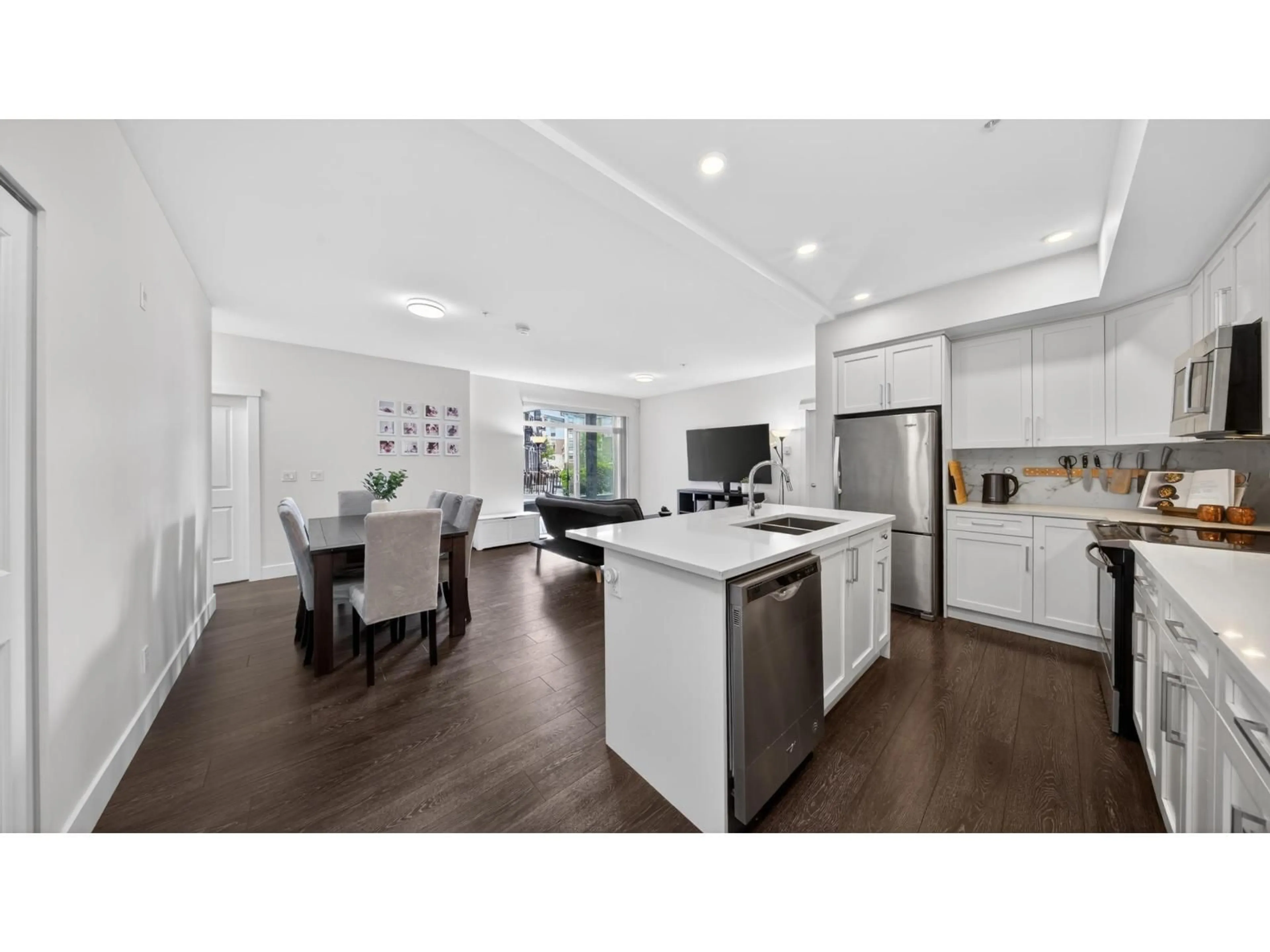 Open concept kitchen, unknown for 201 - 9983 E BARNSTON DRIVE STREET, Surrey British Columbia V4N6T3