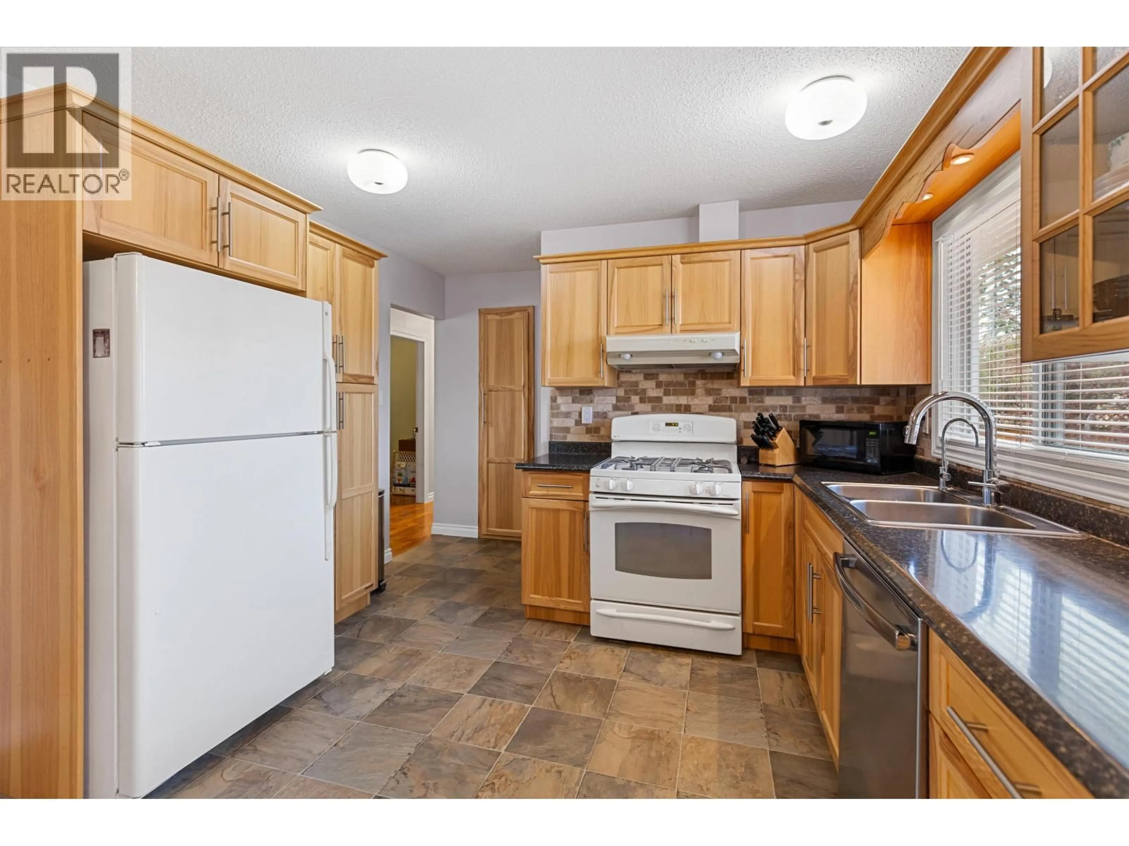 Standard kitchen, unknown for 2819 WILLINGDON STREET, Prince George British Columbia V2N1S3