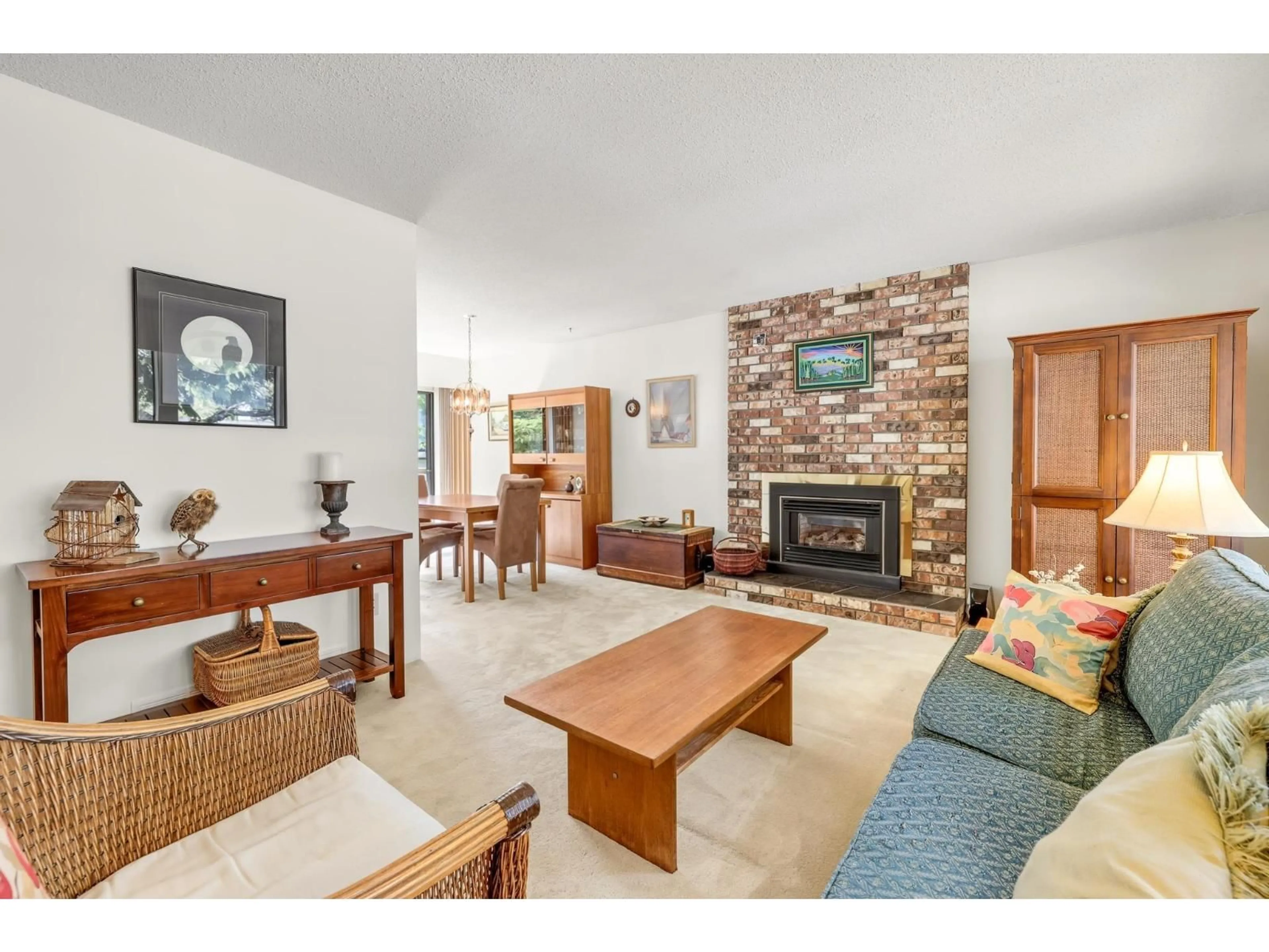 Living room with furniture, unknown for 14434 18 AVENUE, Surrey British Columbia V4A5R1
