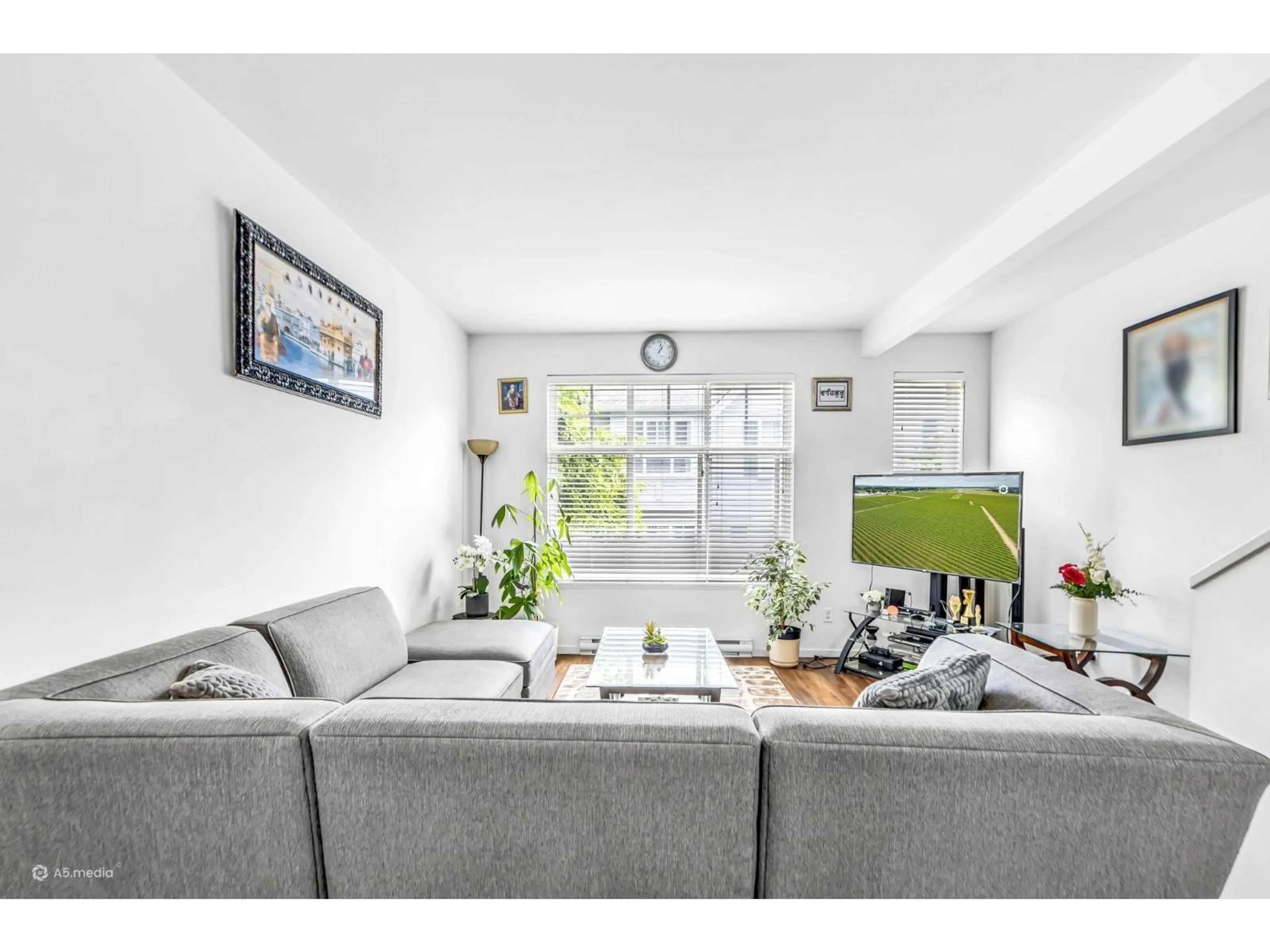 Living room with furniture, unknown for 20 - 5858 142 STREET, Surrey British Columbia V3X0H2