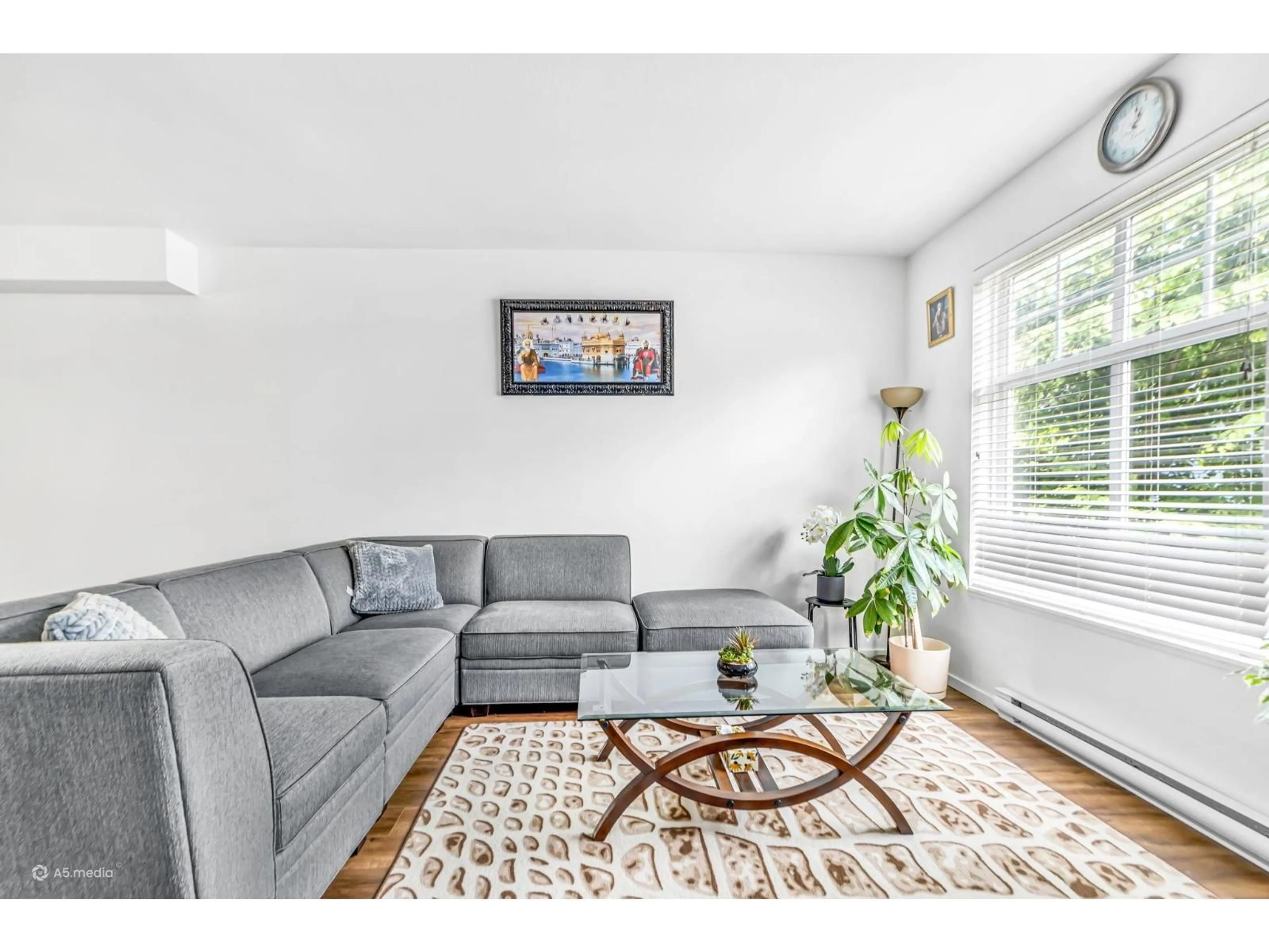 Living room with furniture, wood/laminate floor for 20 - 5858 142 STREET, Surrey British Columbia V3X0H2