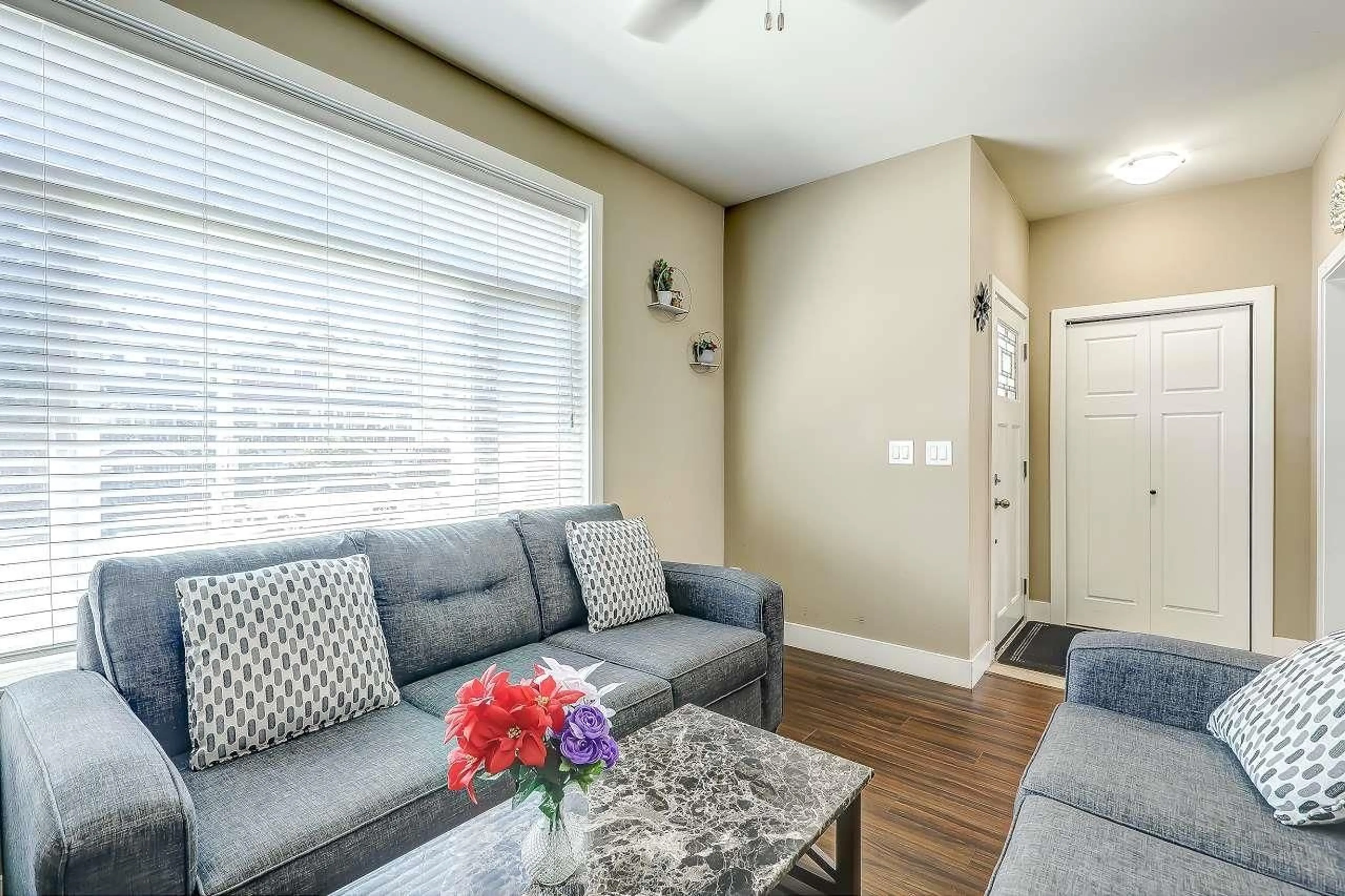 Living room with furniture, unknown for 13987 64 AVENUE, Surrey British Columbia V3W1Y7