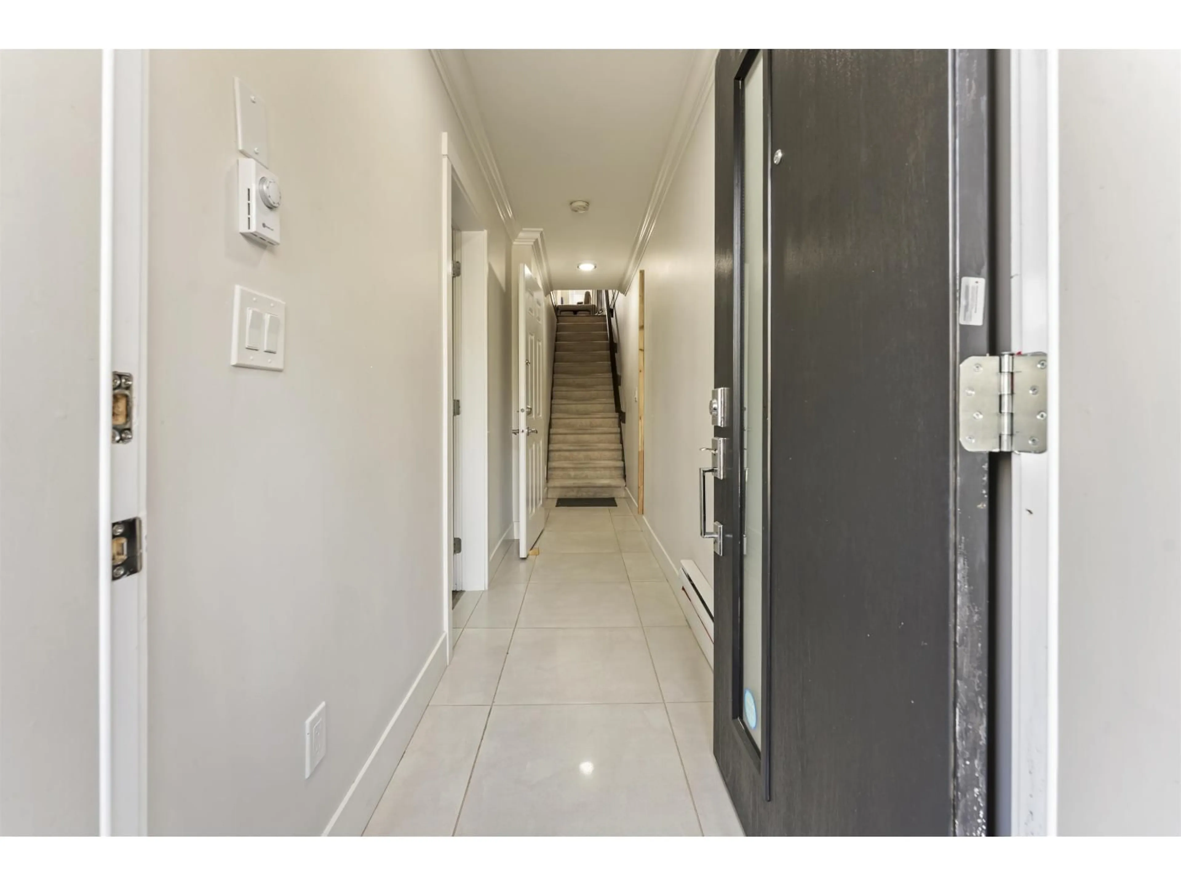 Indoor foyer for 11 - 13898 64 AVENUE, Surrey British Columbia V3W1L6