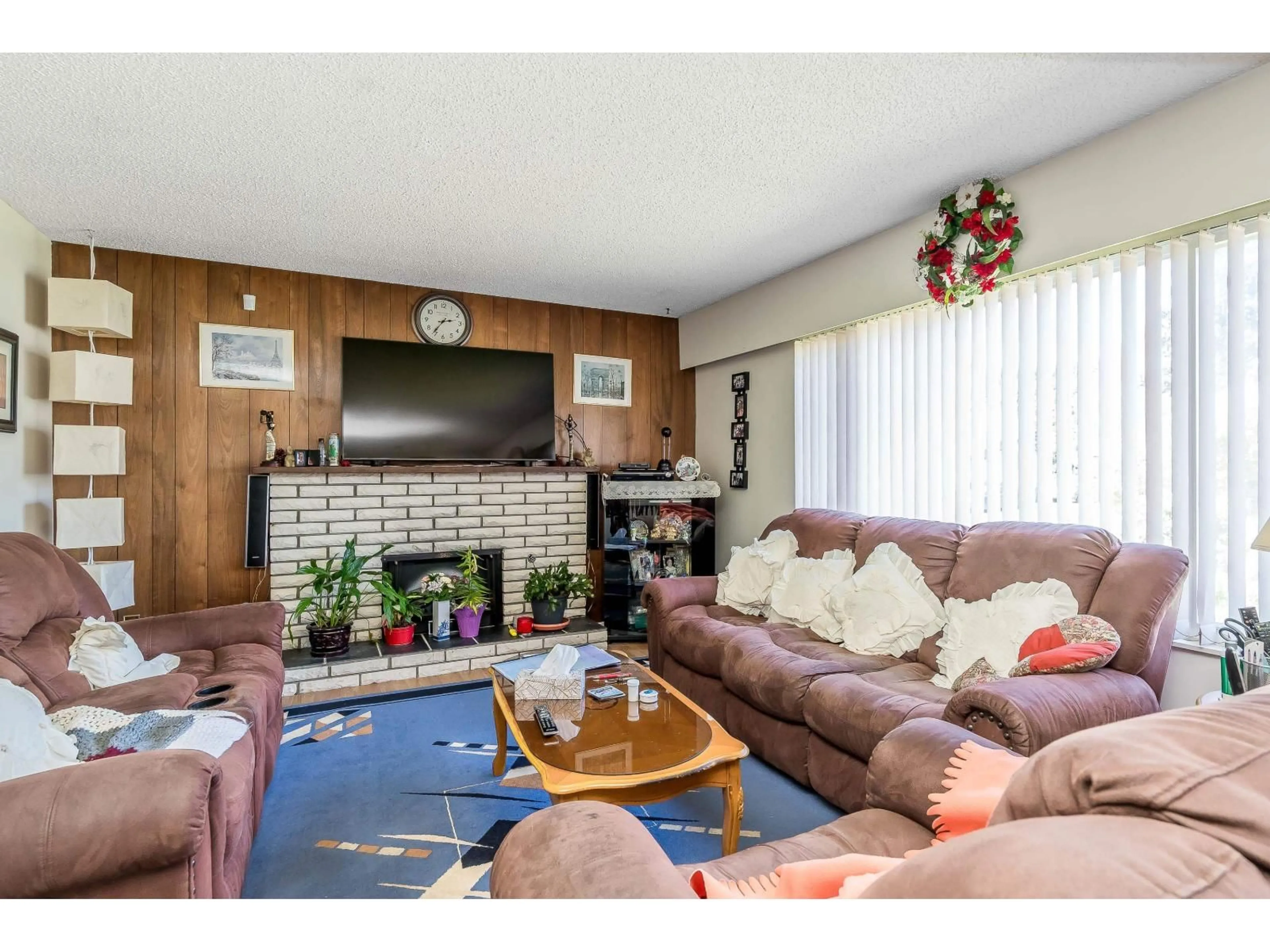 Living room with furniture, unknown for 13282 97 AVENUE, Surrey British Columbia V3T5C2