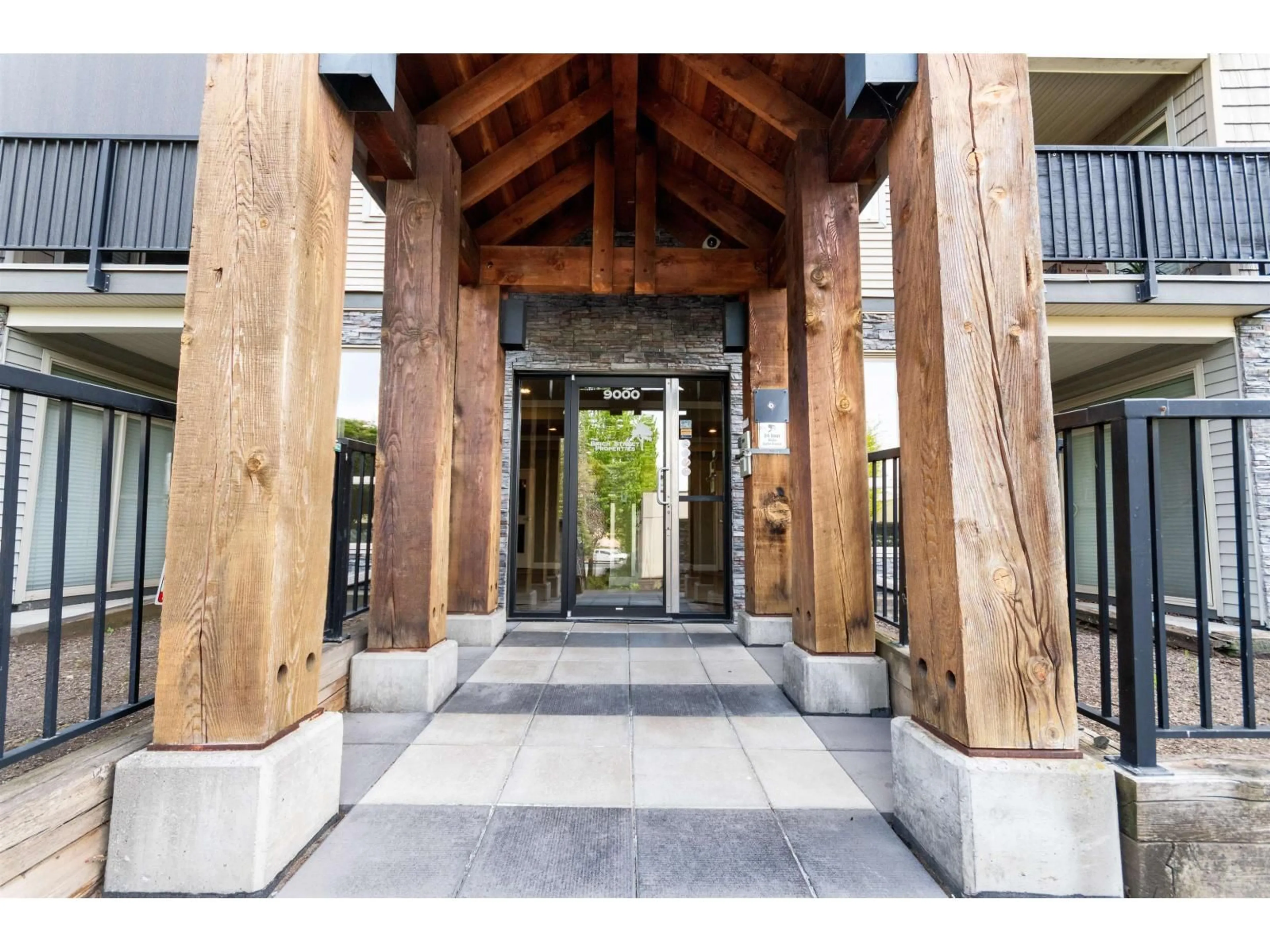 Indoor foyer for 412 - 9000 BIRCH STREET, Chilliwack British Columbia V2P8G2