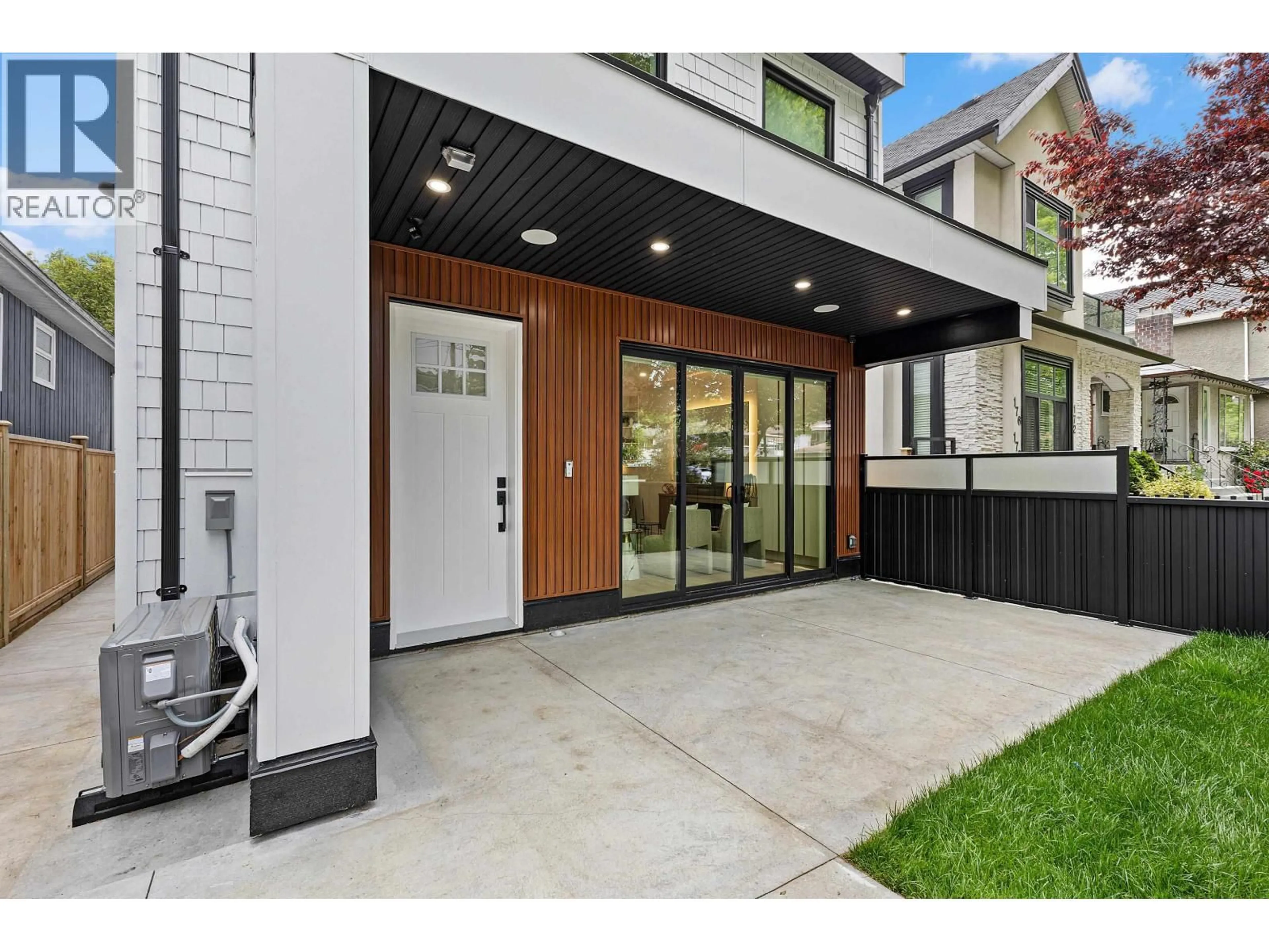 Indoor entryway for 1 - 182 ONTARIO PLACE, Vancouver British Columbia V5W1S2
