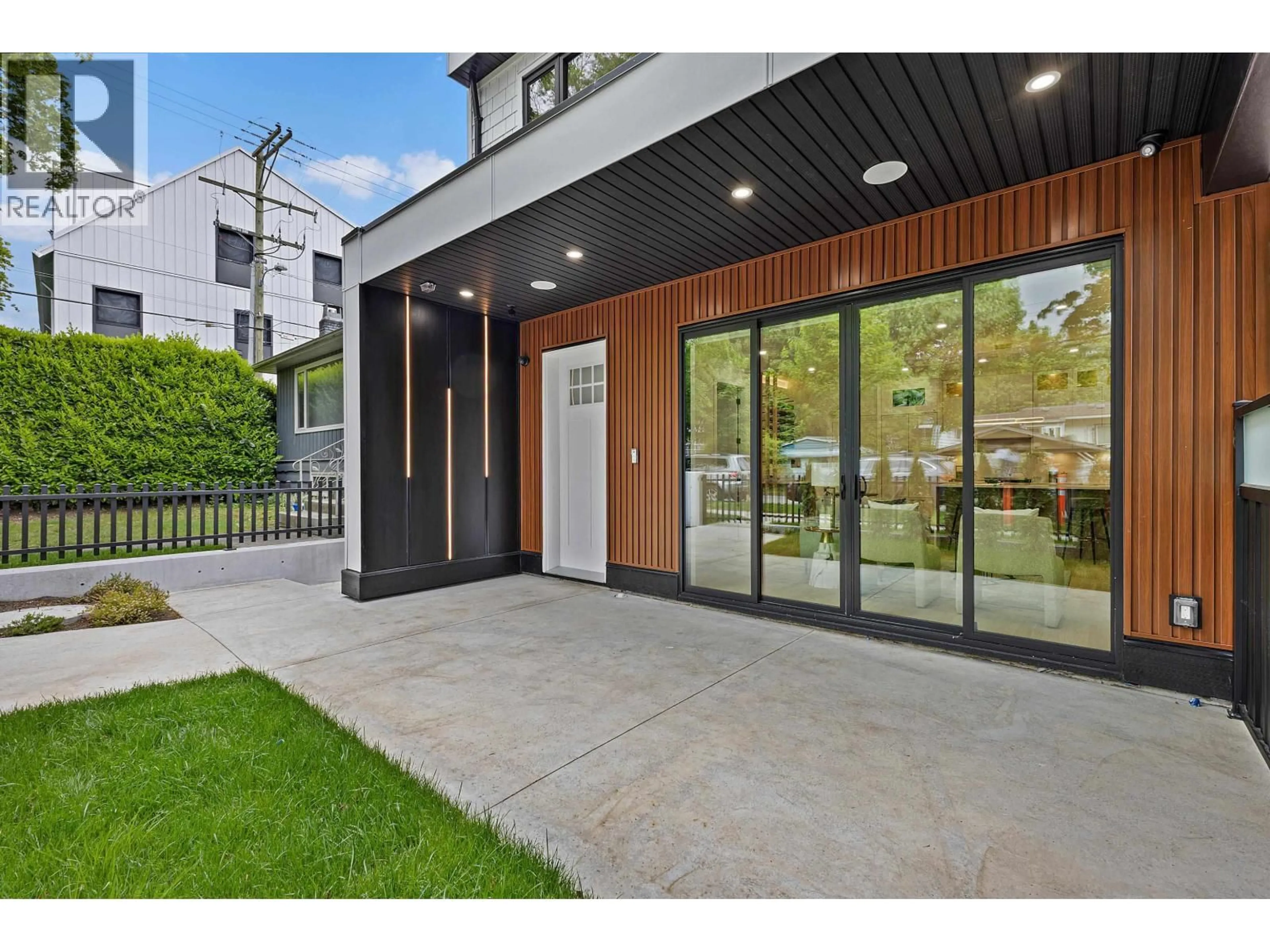Indoor entryway for 1 - 182 ONTARIO PLACE, Vancouver British Columbia V5W1S2
