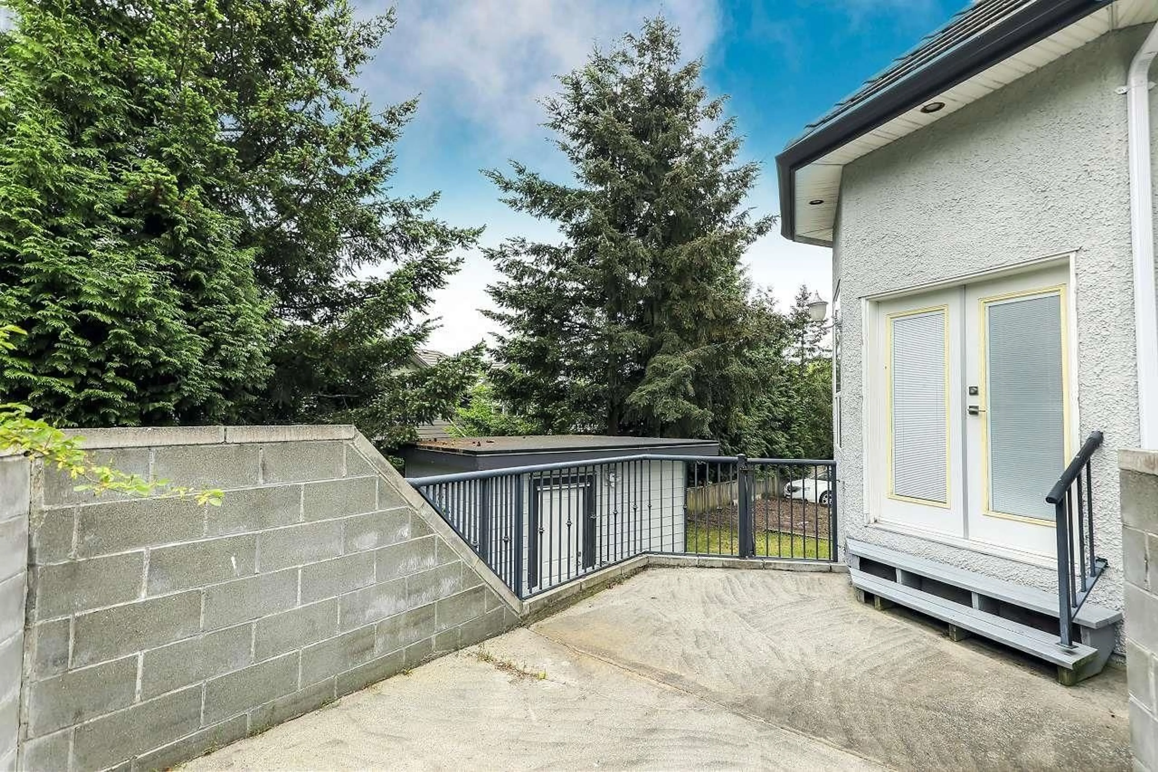 Patio, street for 5733 W KETTLE CRESCENT, Surrey British Columbia V3S8R6