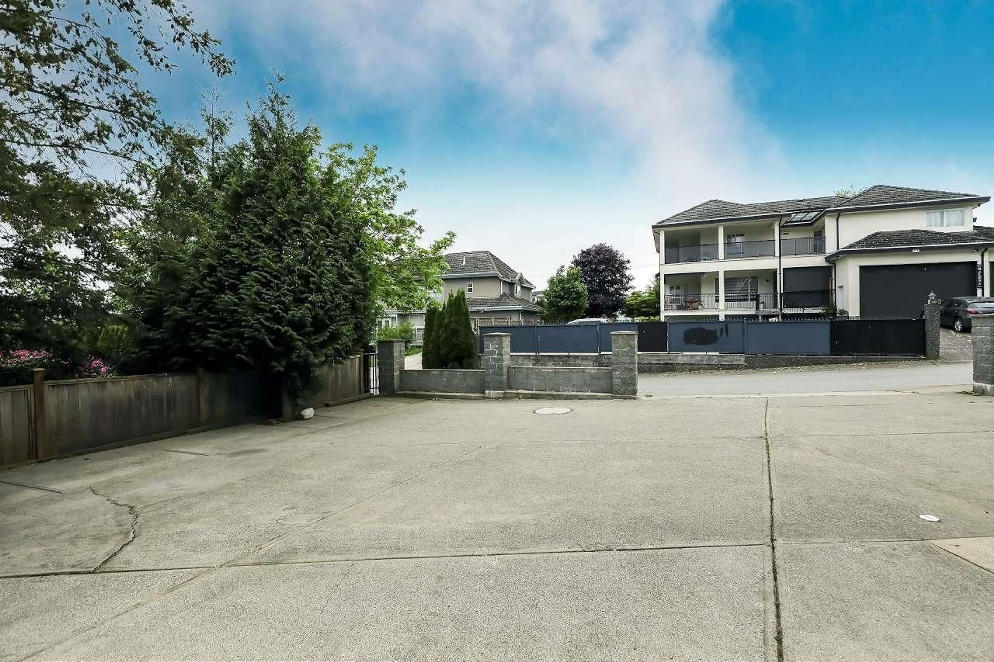 A pic from outside/outdoor area/front of a property/back of a property/a pic from drone, street for 5733 W KETTLE CRESCENT, Surrey British Columbia V3S8R6