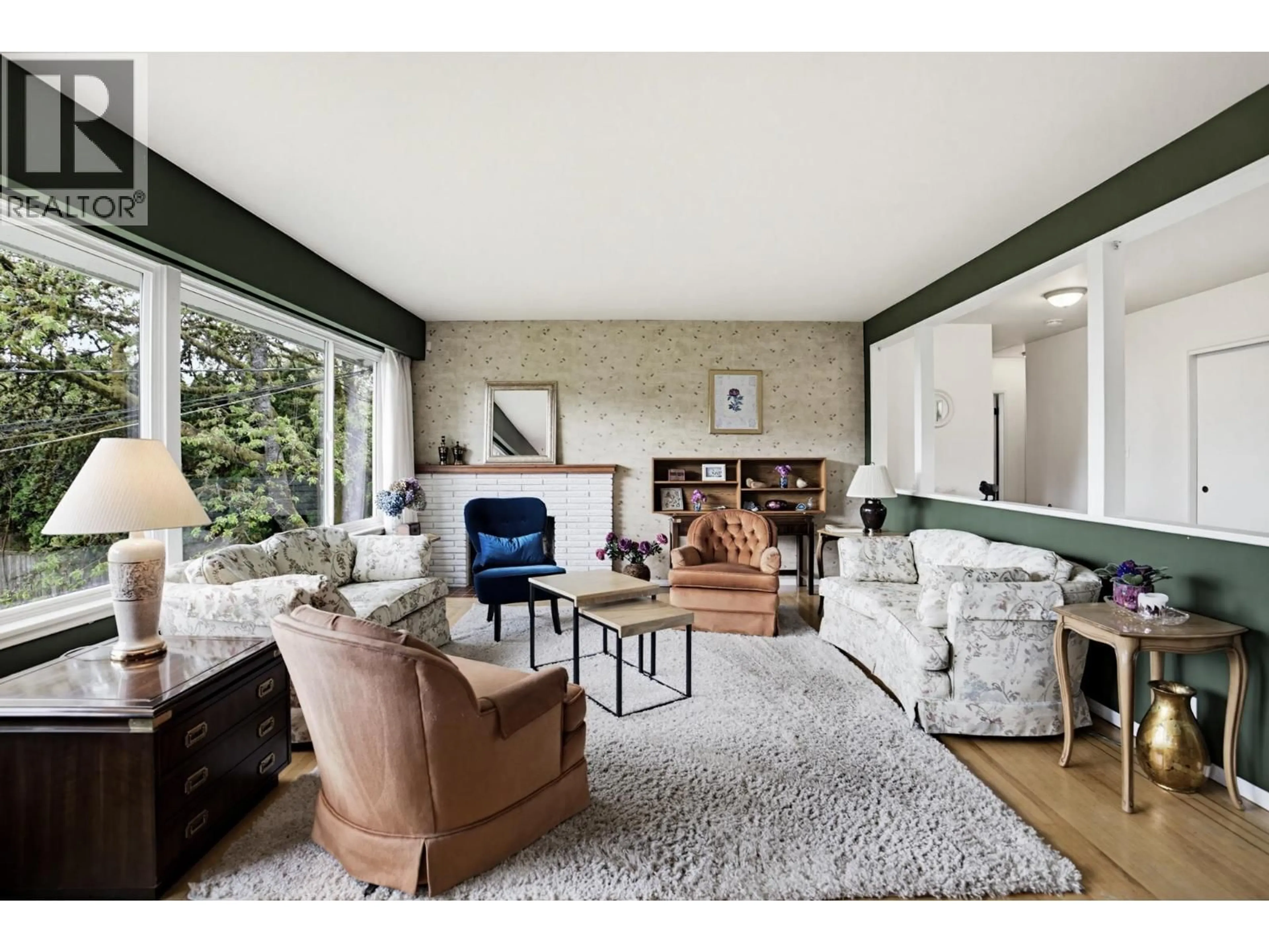 Living room with furniture, unknown for 509 GRANADA CRESCENT, North Vancouver British Columbia V7N3A7