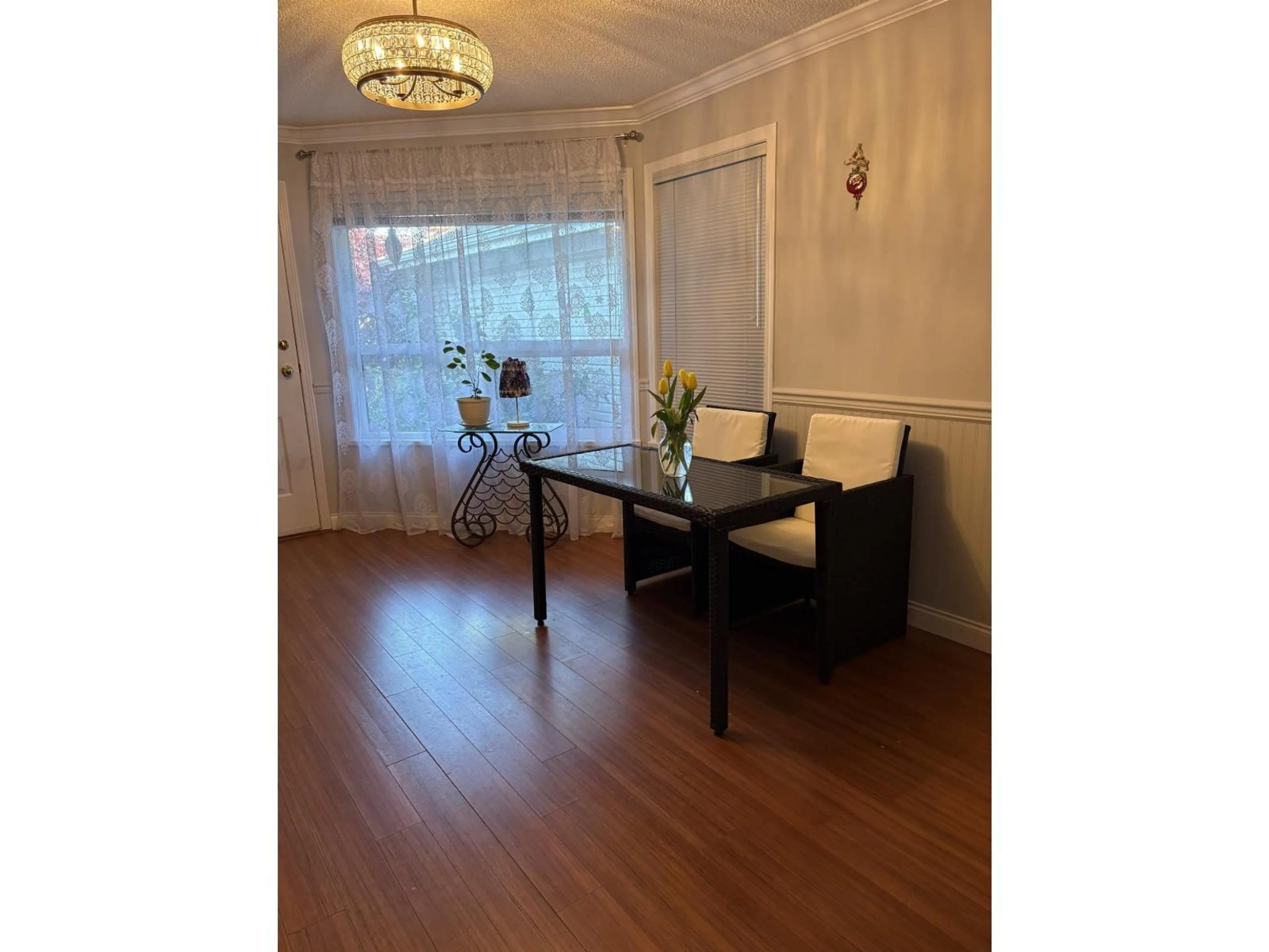 Dining room, wood/laminate floor for 6433 121A STREET, Surrey British Columbia V3W0Y4