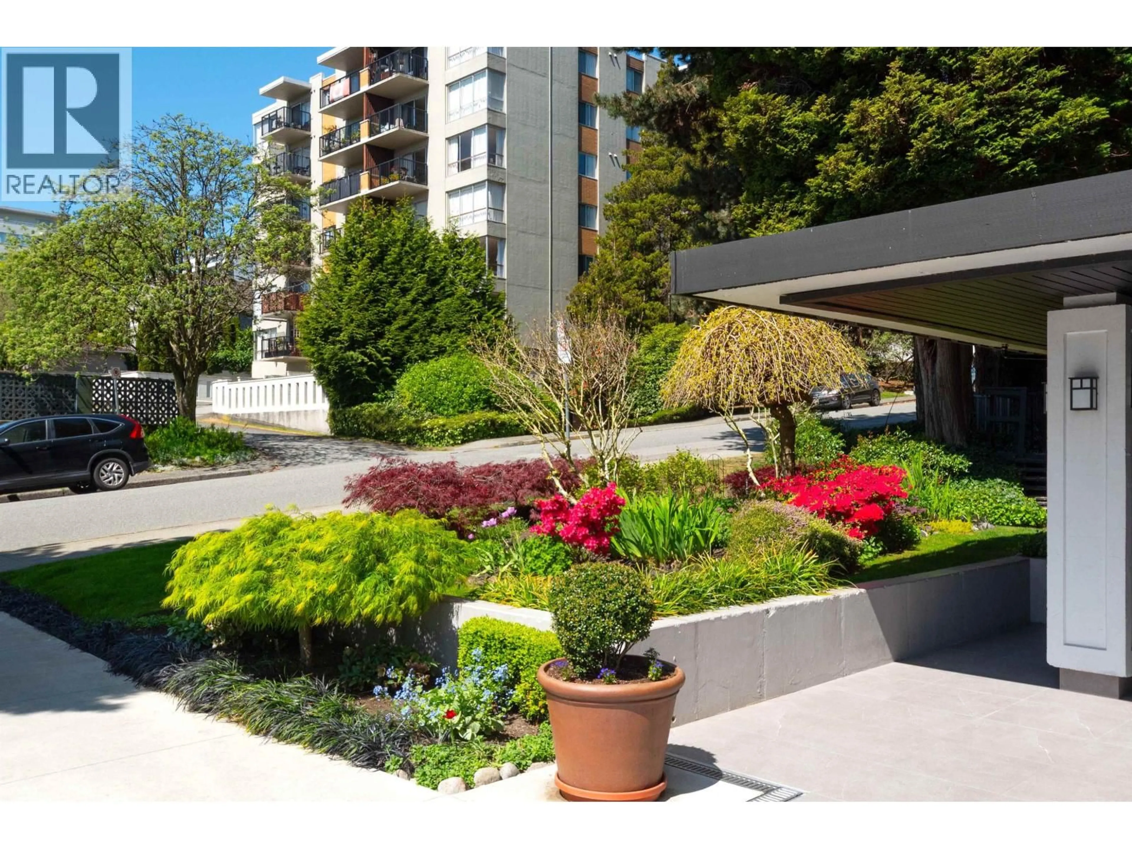 Patio, street for 204 - 650 16TH STREET, West Vancouver British Columbia V7V3R9