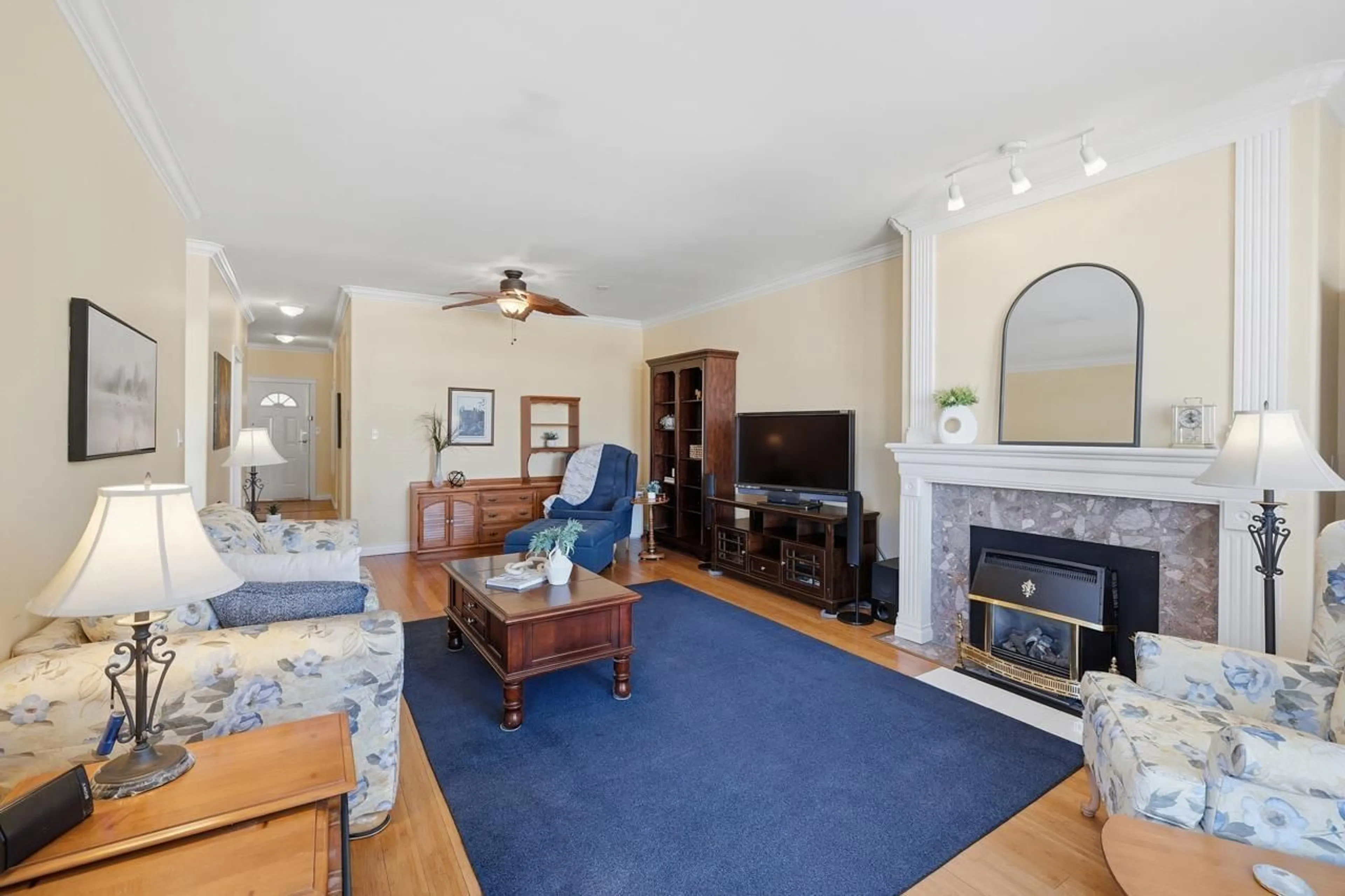 Living room with furniture, unknown for 301 - 20680 56 AVENUE, Langley British Columbia V3A7R8