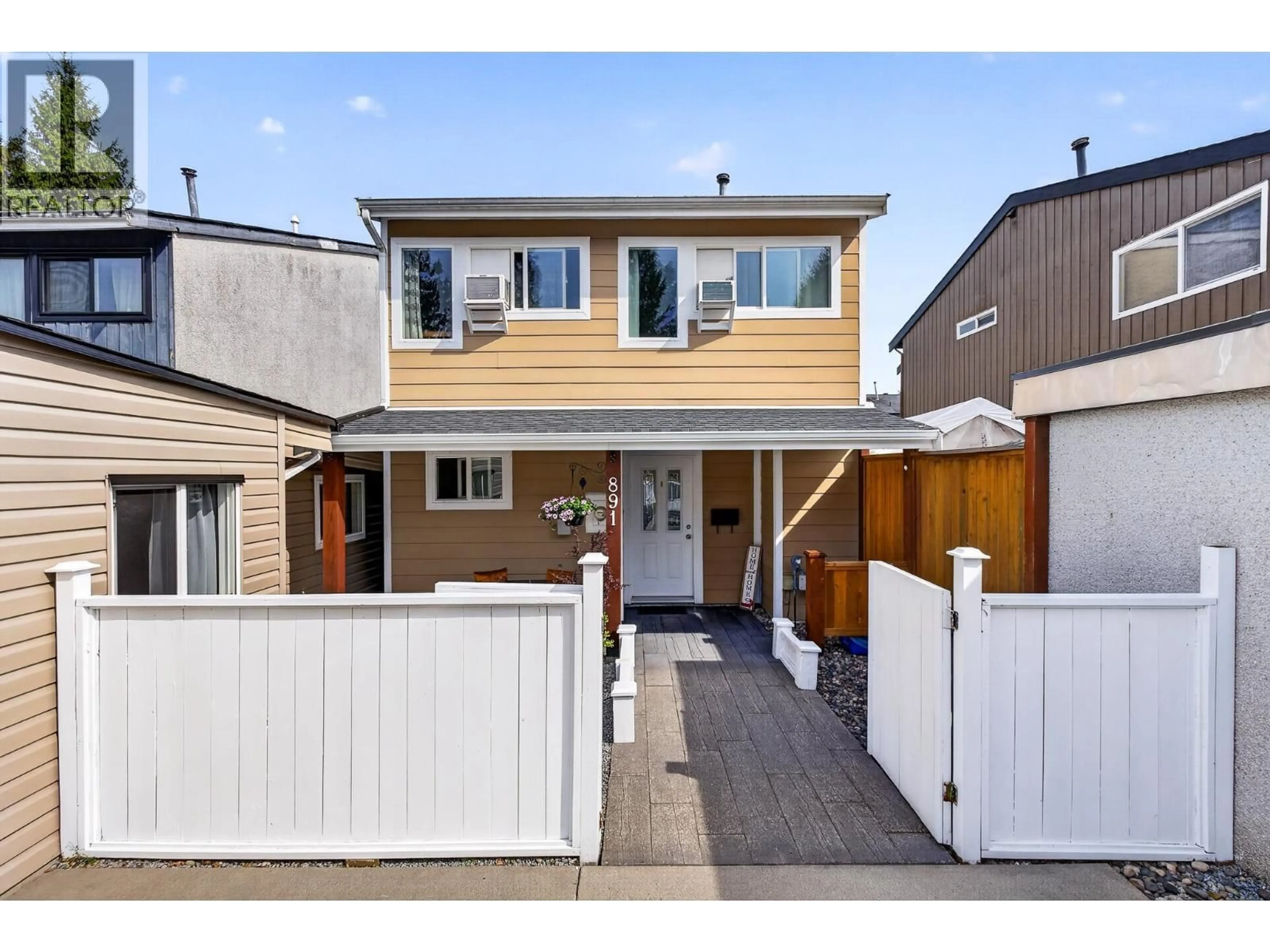 Home with vinyl exterior material, street for 891 PINEBROOK PLACE, Coquitlam British Columbia V3C4C1