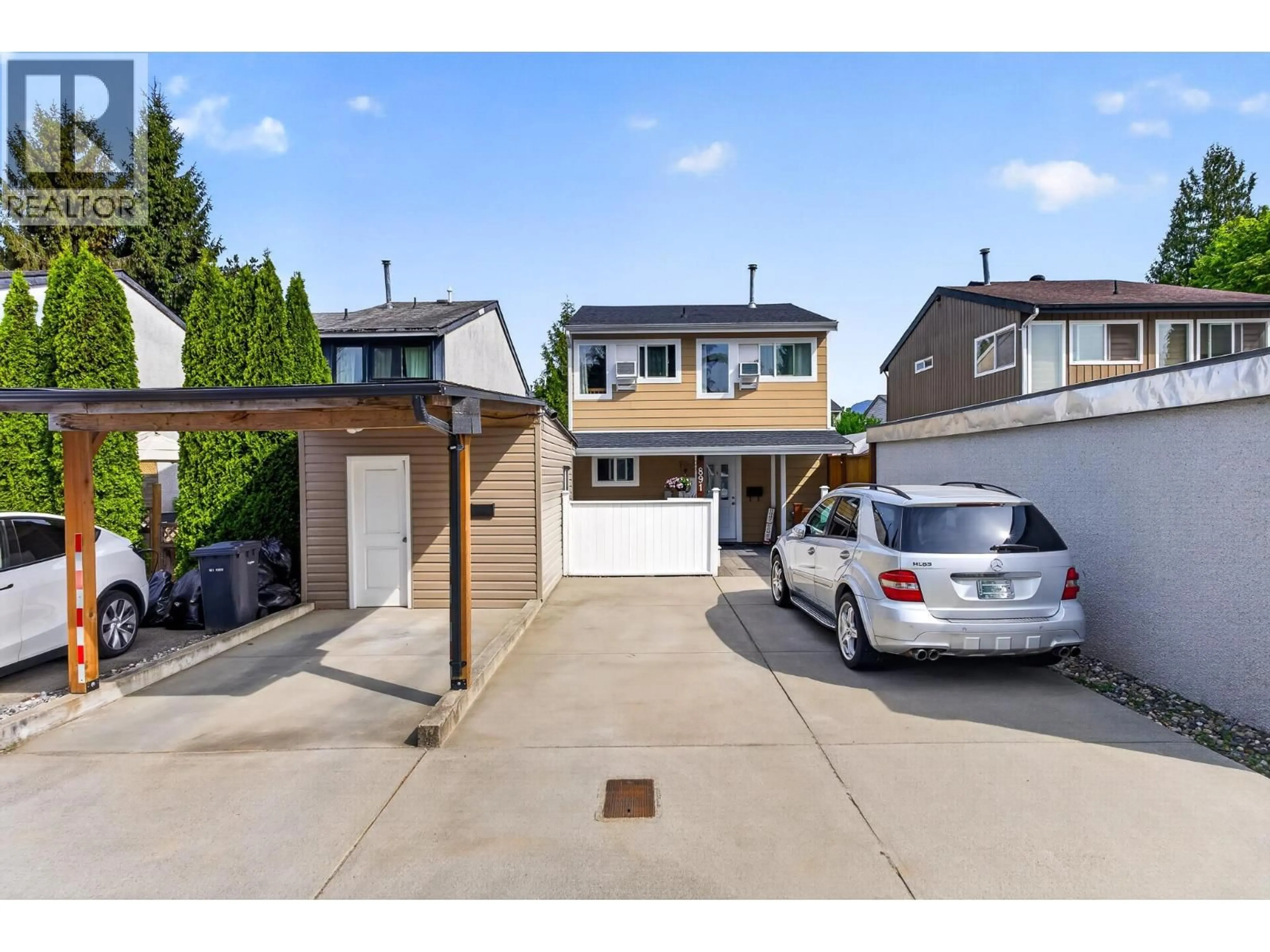 A pic from outside/outdoor area/front of a property/back of a property/a pic from drone, street for 891 PINEBROOK PLACE, Coquitlam British Columbia V3C4C1