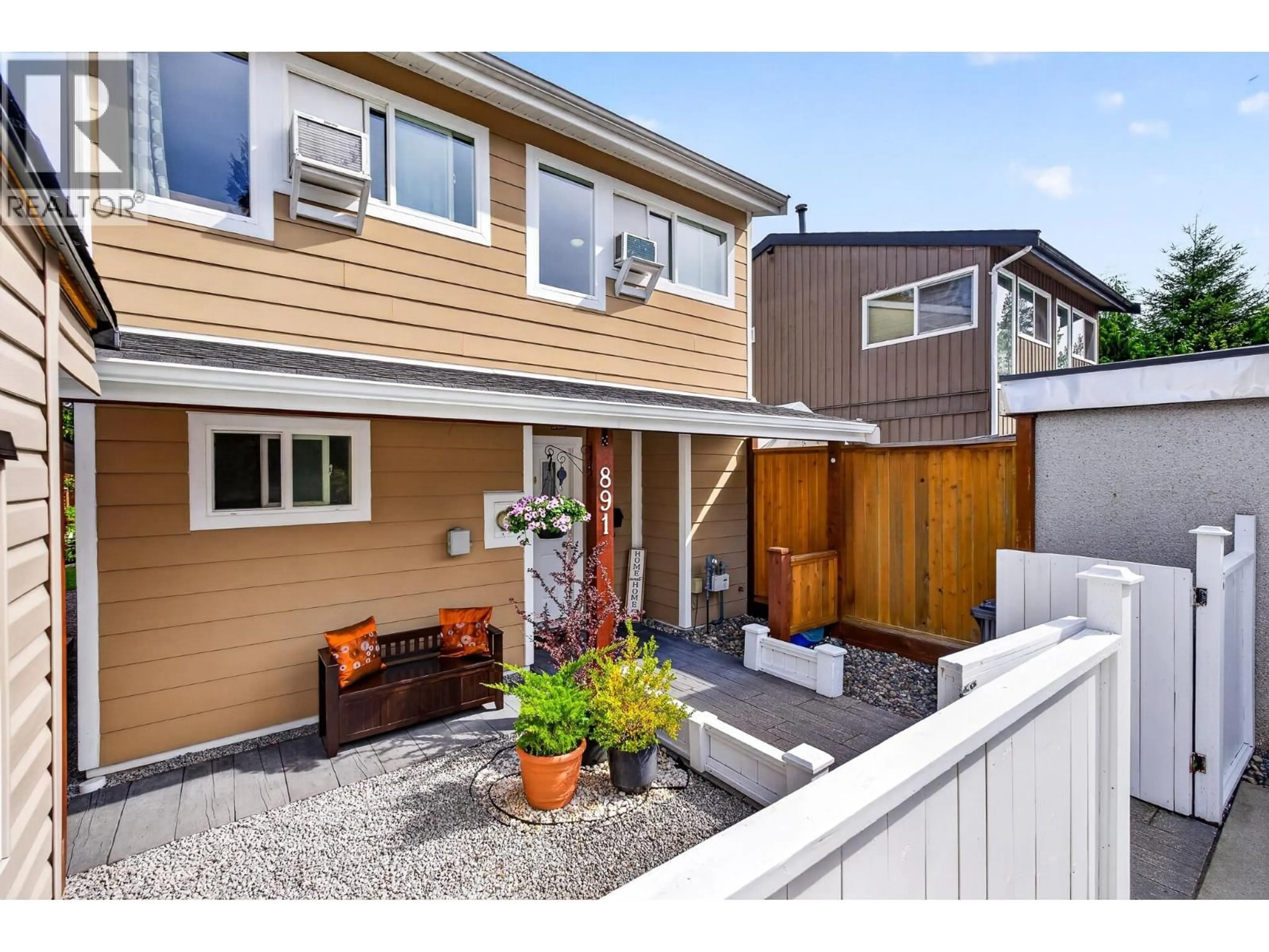 Home with vinyl exterior material, street for 891 PINEBROOK PLACE, Coquitlam British Columbia V3C4C1