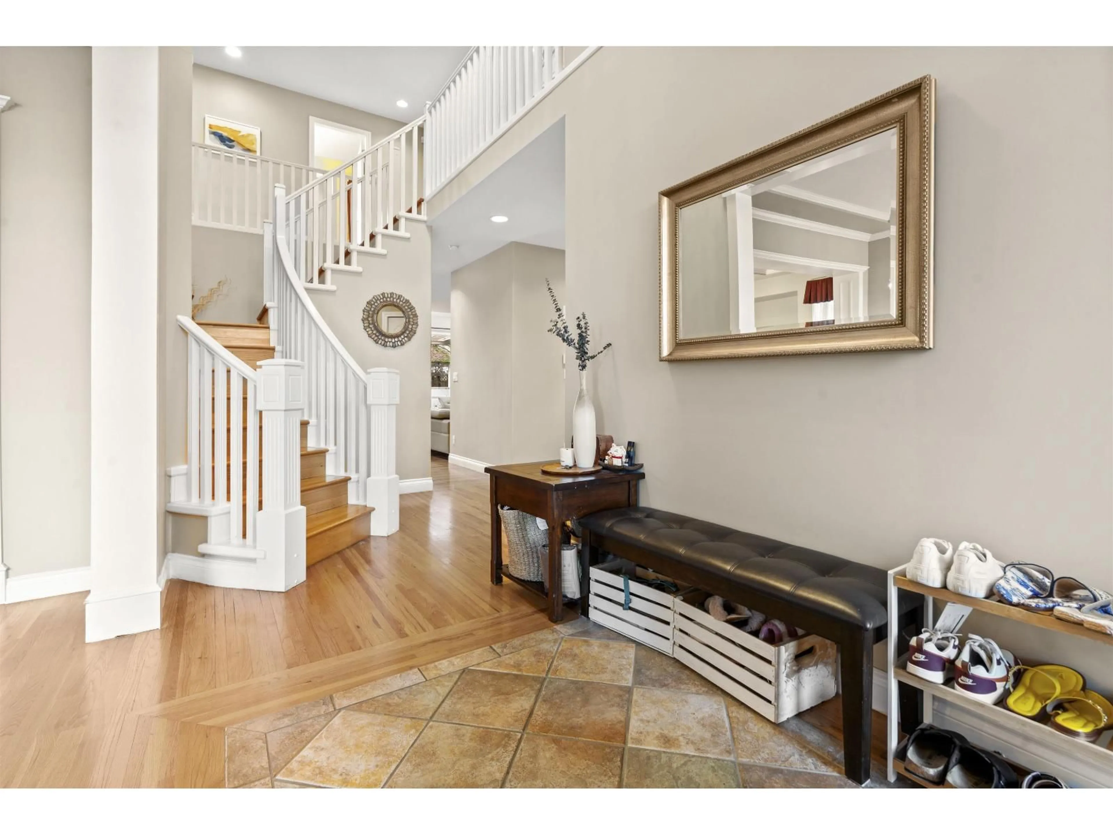 Indoor entryway for 7321 146 STREET, Surrey British Columbia V3S8Z7