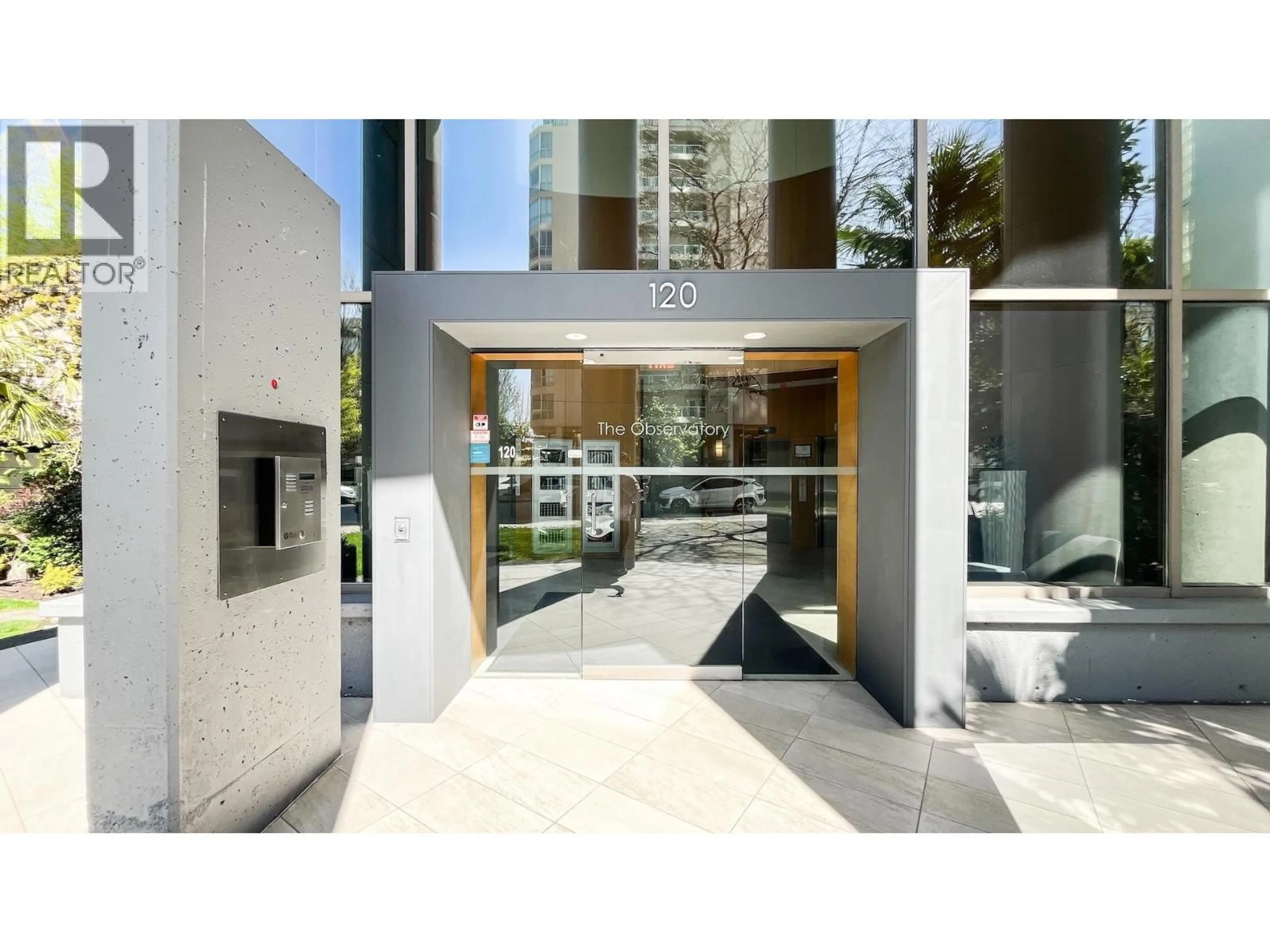 Indoor foyer for 701 - 120 2ND STREET, North Vancouver British Columbia V7M1C3