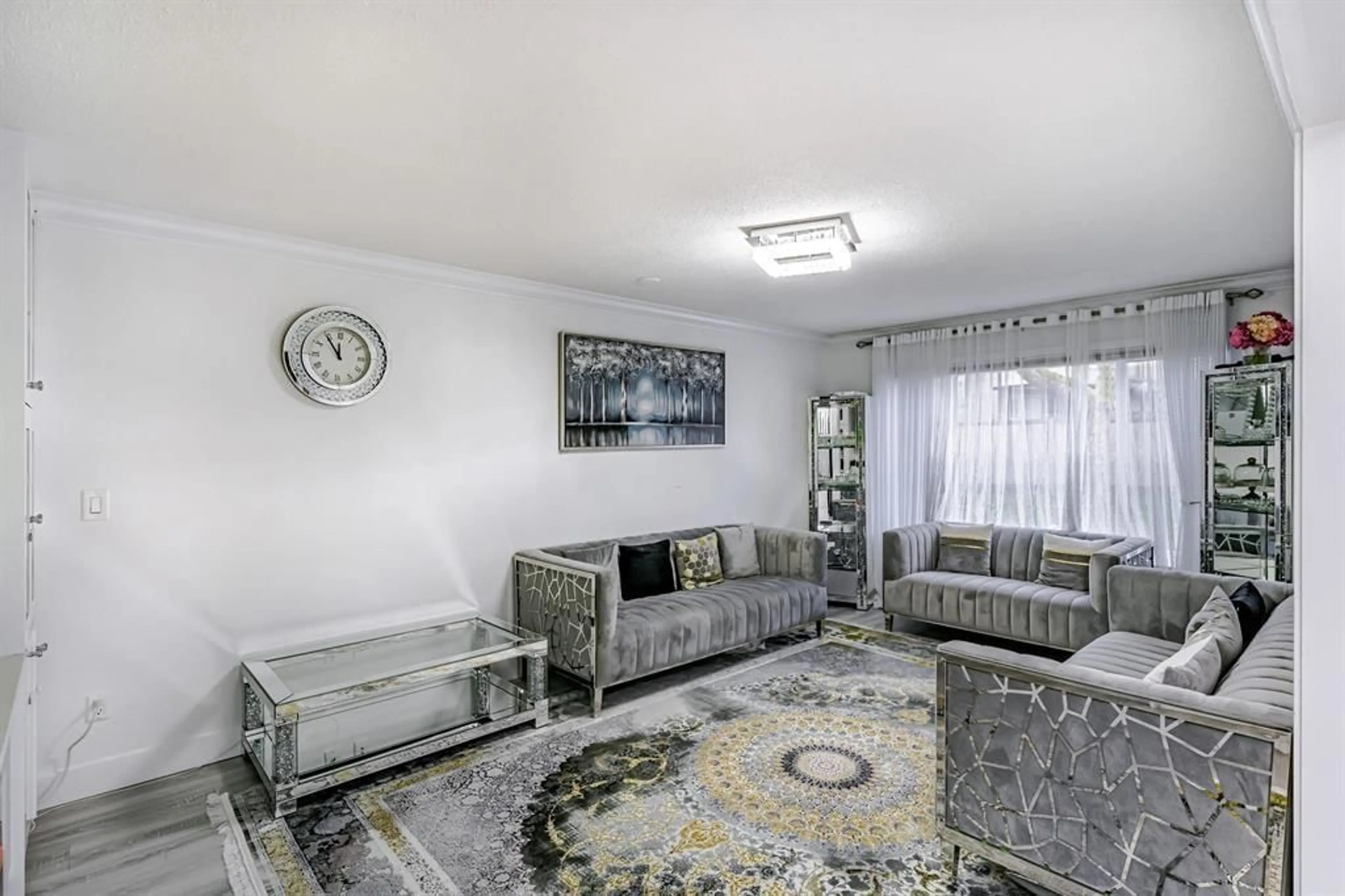 Living room with furniture, unknown for 13232 82 AVENUE, Surrey British Columbia V3W8Z4