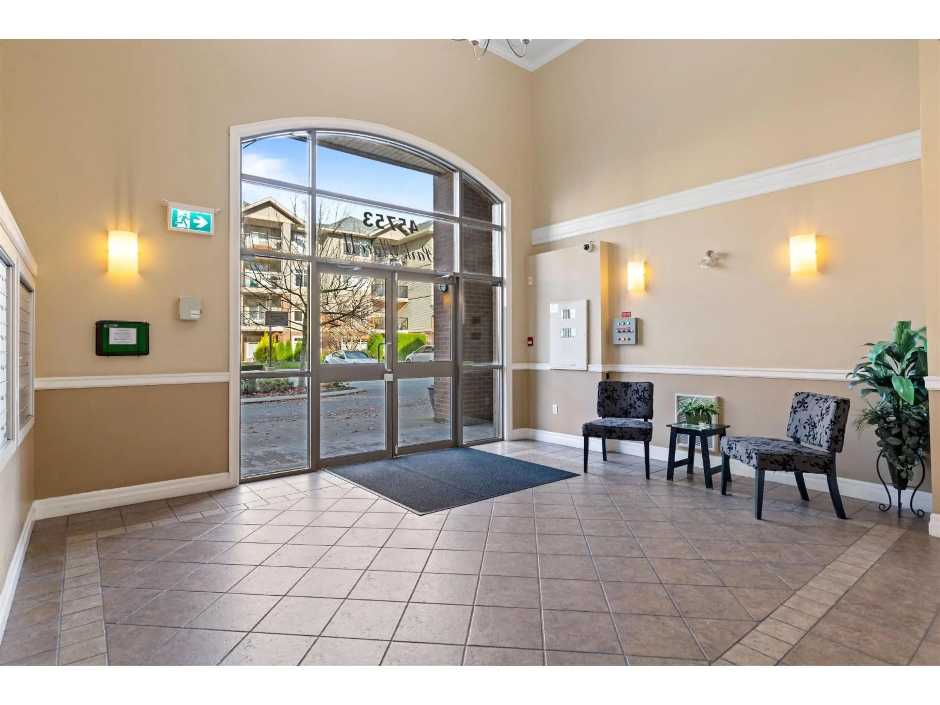 Indoor foyer for 408 - 45753 STEVENSON ROAD, Chilliwack British Columbia V2R0K8